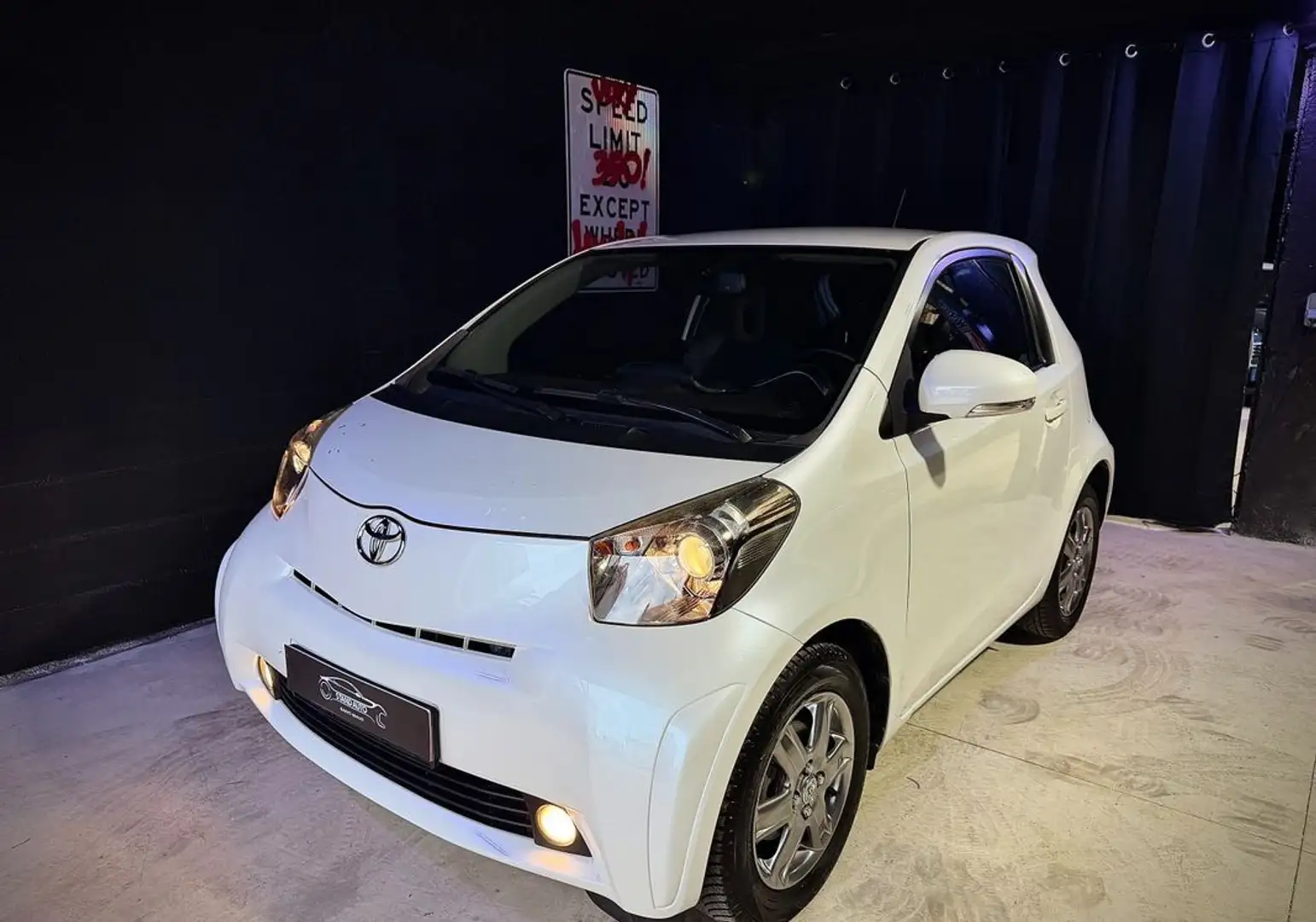 Toyota iQ 1.0 vvt-i 68cv Weiß - 1