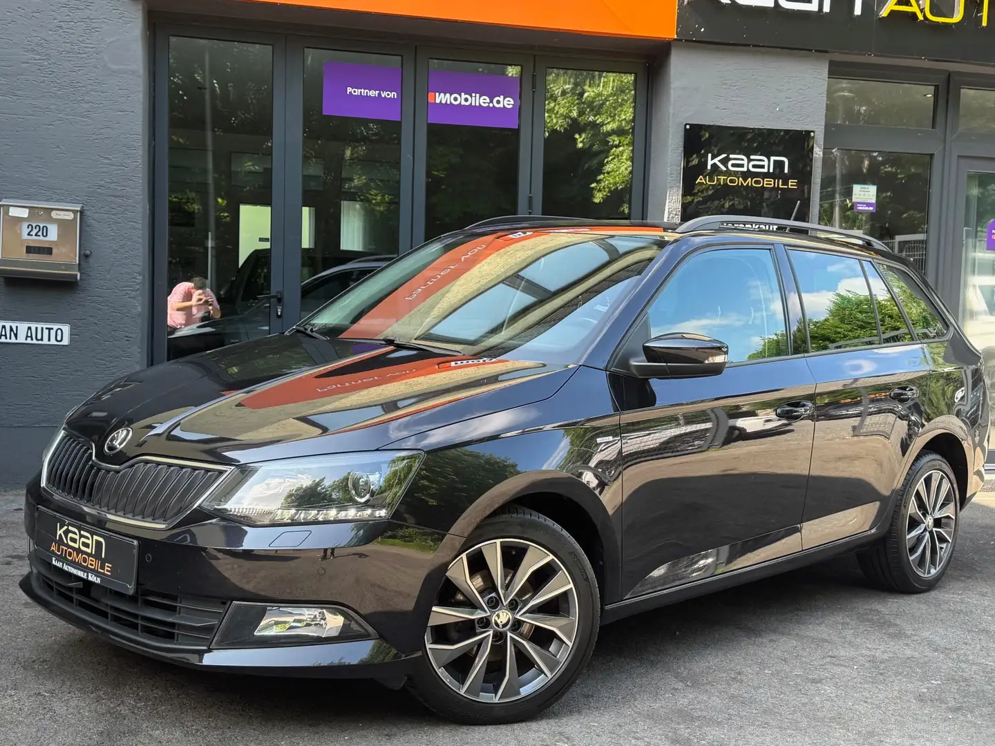 Skoda Fabia Combi Ambition/1HAND/SHZ/KLIMA/ST-STOP/TEMPO/BT Noir - 2