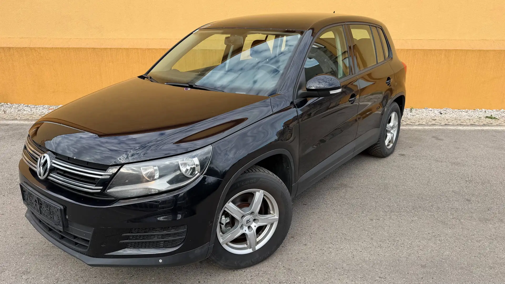 Volkswagen Tiguan Trend Schwarz - 2