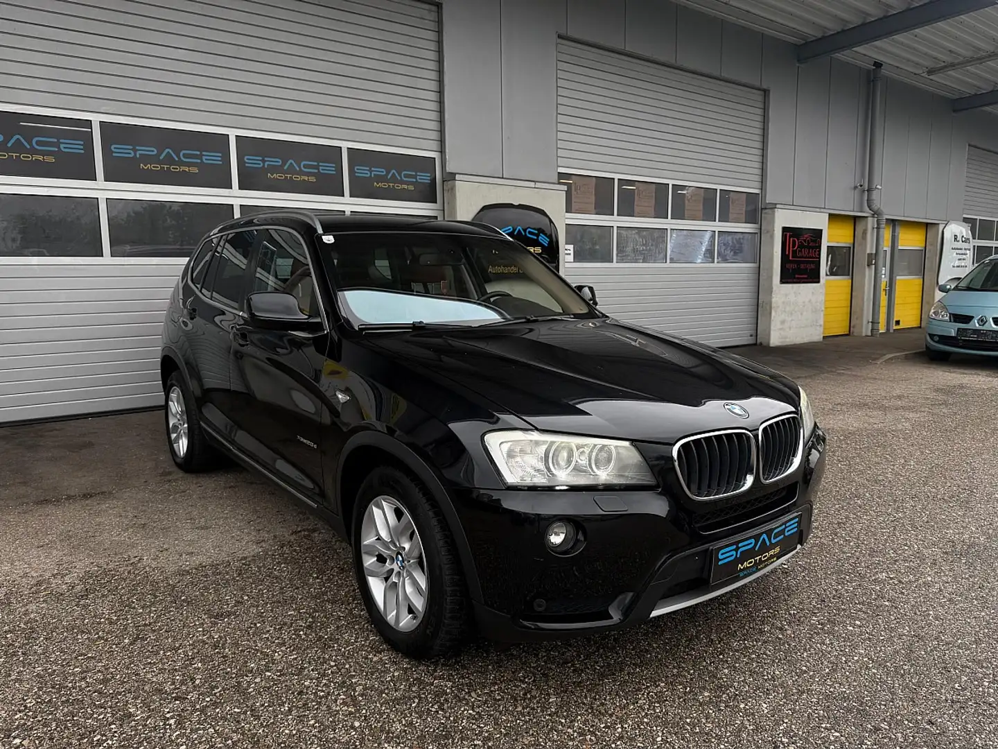 BMW X3 xDrive20d Österreich-Paket Aut. Schwarz - 1