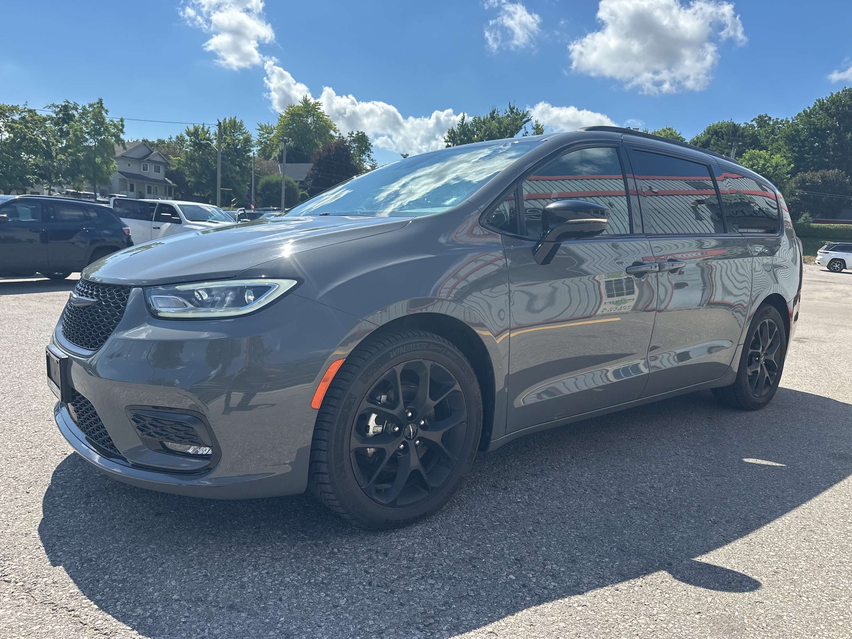 2025 Chrysler Pacifica Limited FWD