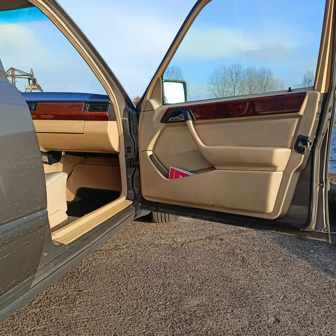 Mercedes-Benz 300 300 E A - 2