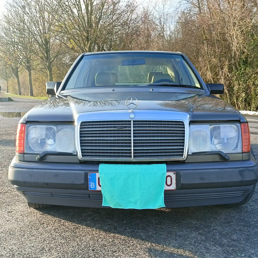 Mercedes-Benz 300 300 E A - 1