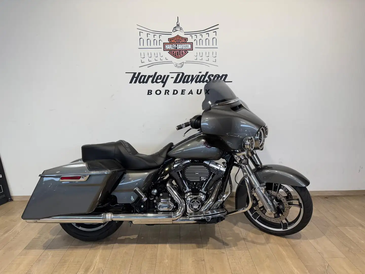 Harley-Davidson Street Glide - 1