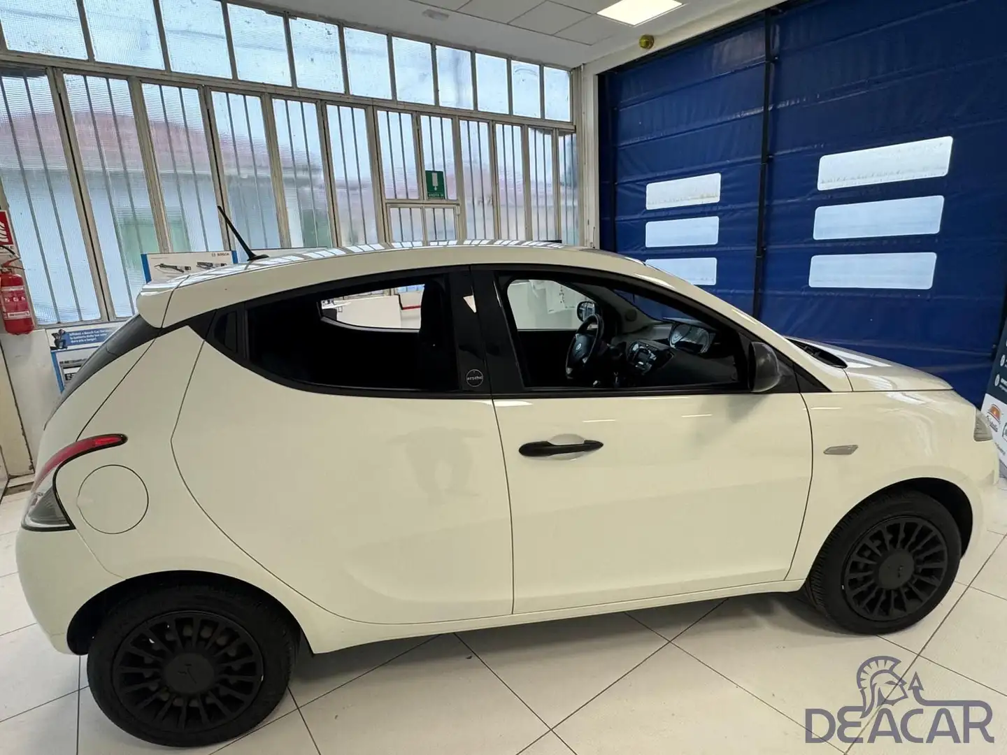 Lancia Ypsilon Ypsilon 1.0 FireFly 5 porte S&S Hybrid Ecochic Si Blanco - 2