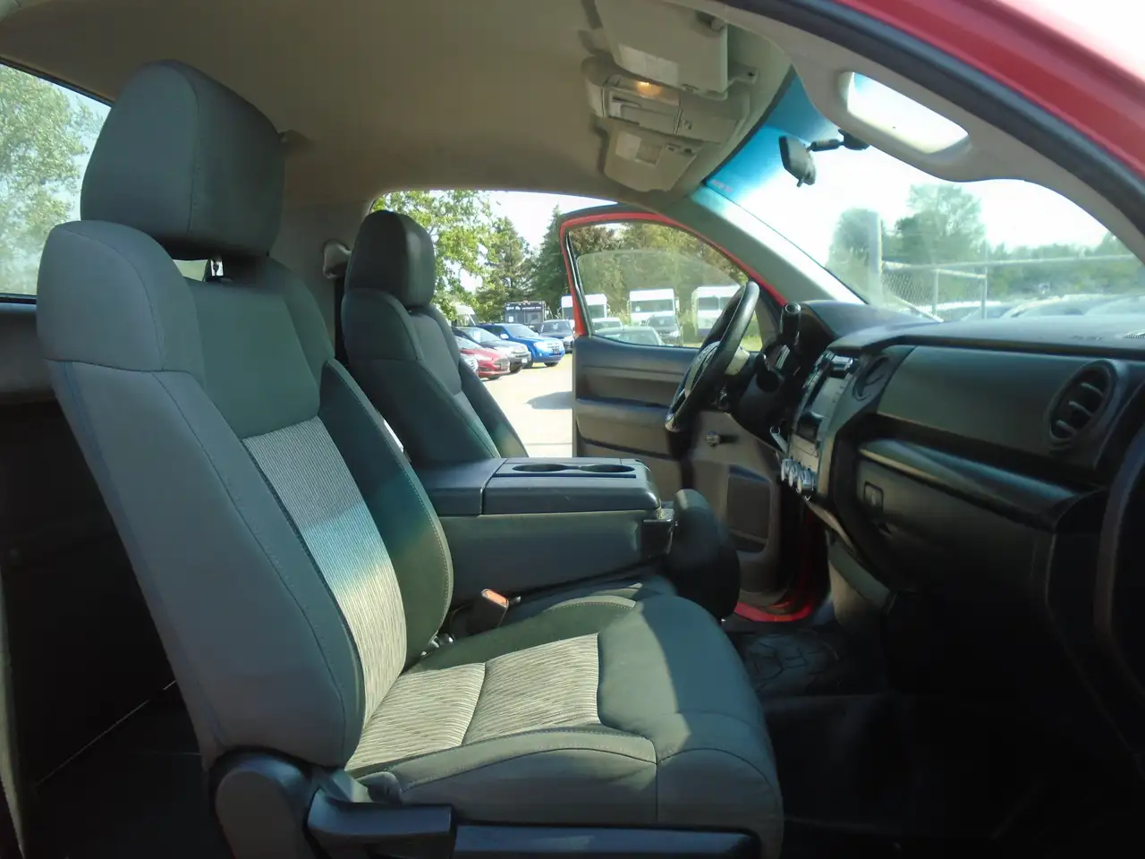 Toyota Tundra снимка Toyota Tundra