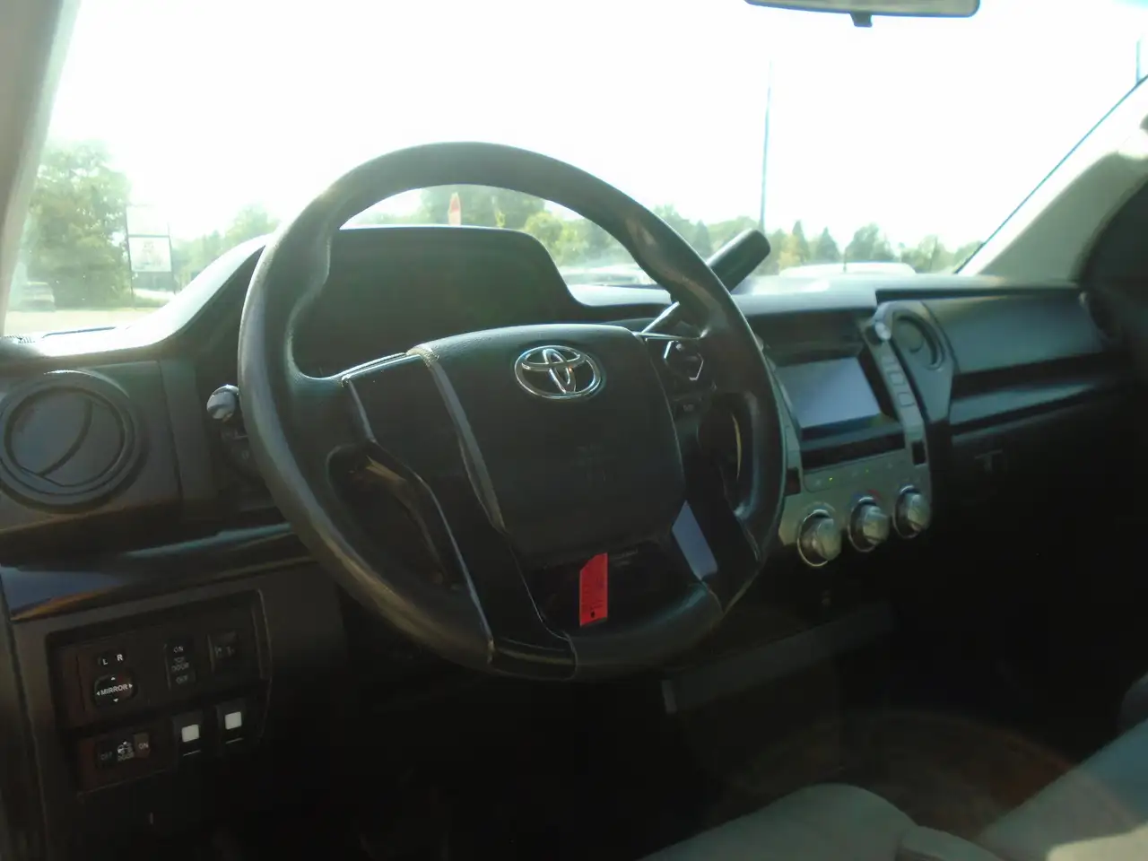 Toyota Tundra снимка Toyota Tundra