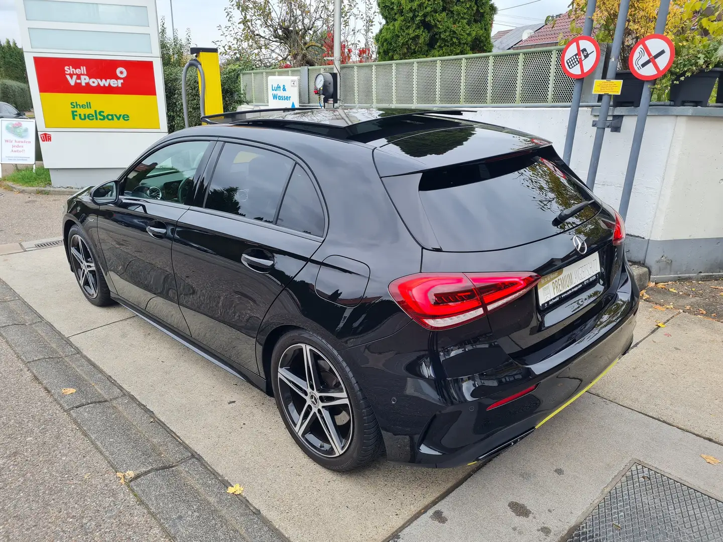 Mercedes-Benz A 250 4Matic*Edition 1*AMG Line*Night*Pano*MuBeam*Kam Schwarz - 2