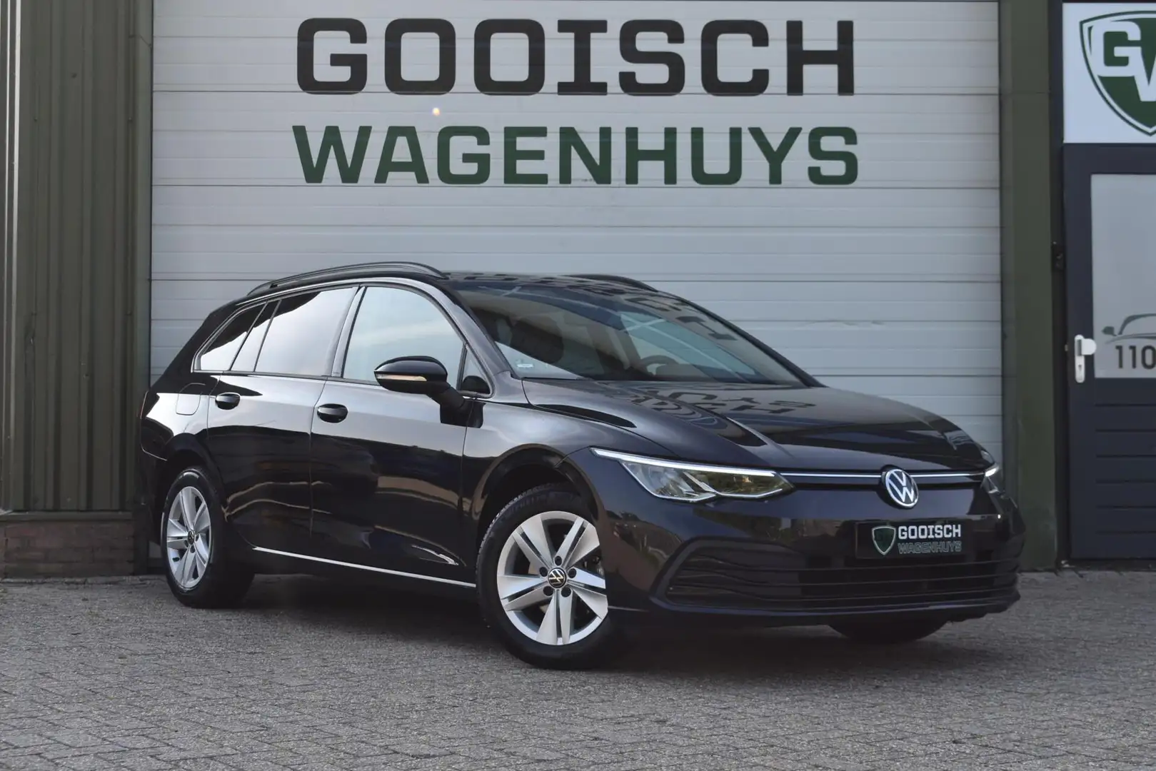 Volkswagen Golf Variant 1.0 eTSI Life | ACC | Camera | Stoelverwarming | Noir - 2