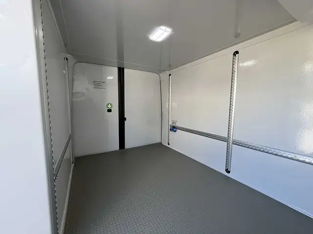 Ford Transit Custom view 3