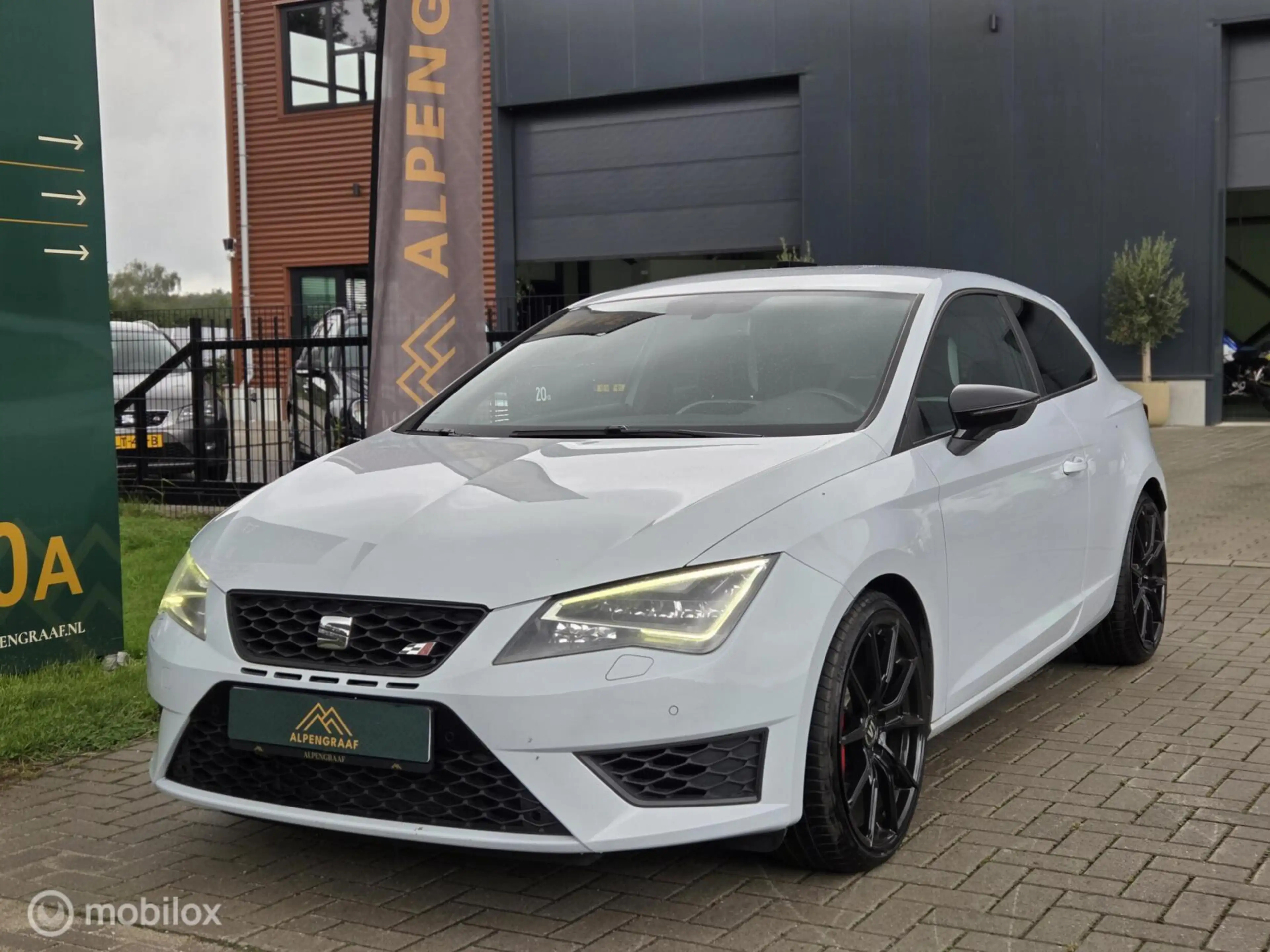 SEAT Leon SC 2.0 TSI Cupra 280 — photo 2
