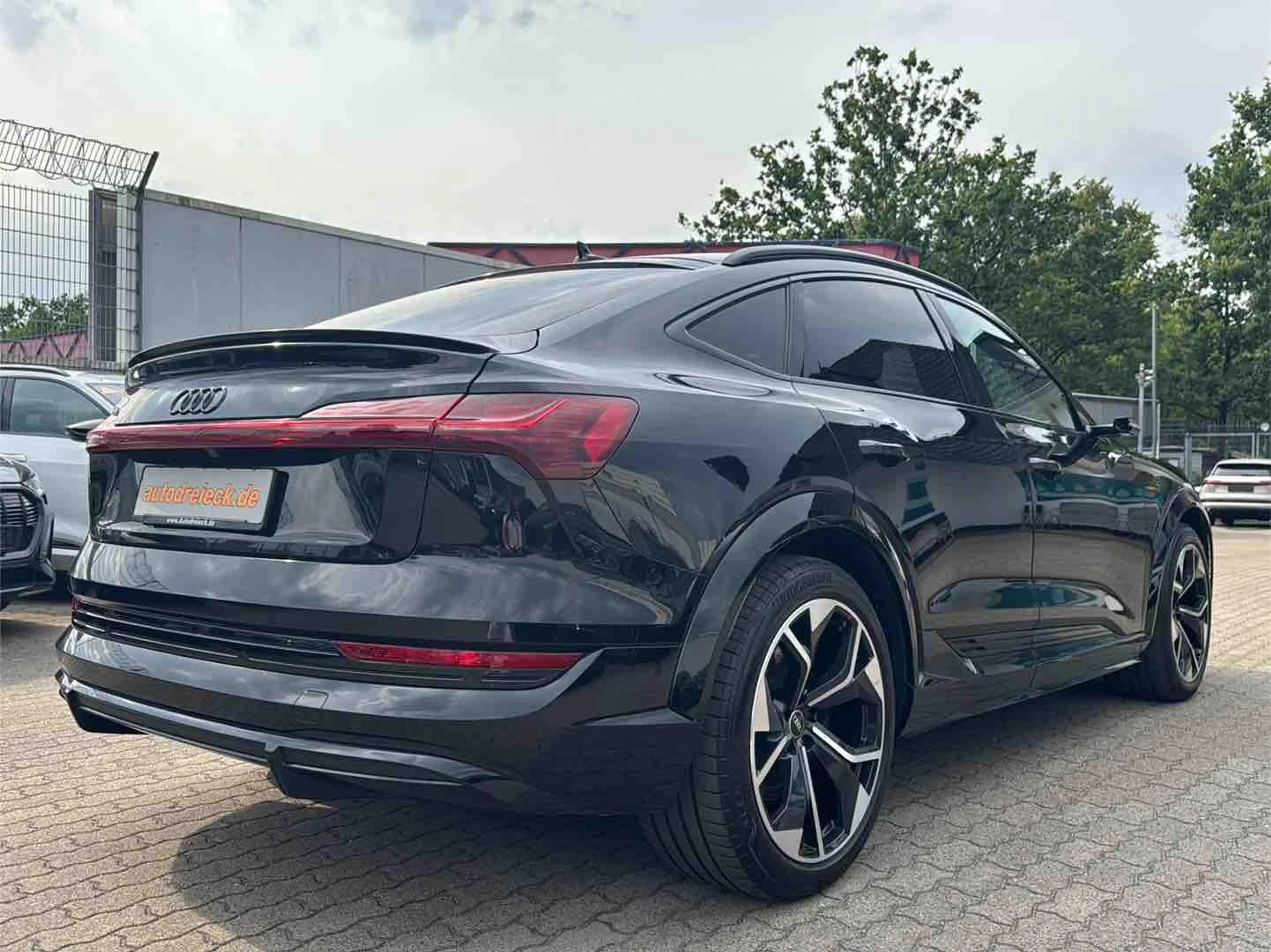 Audi e-tron portback S ACC AHK HuD PANO MASSAGE B&O — photo 7