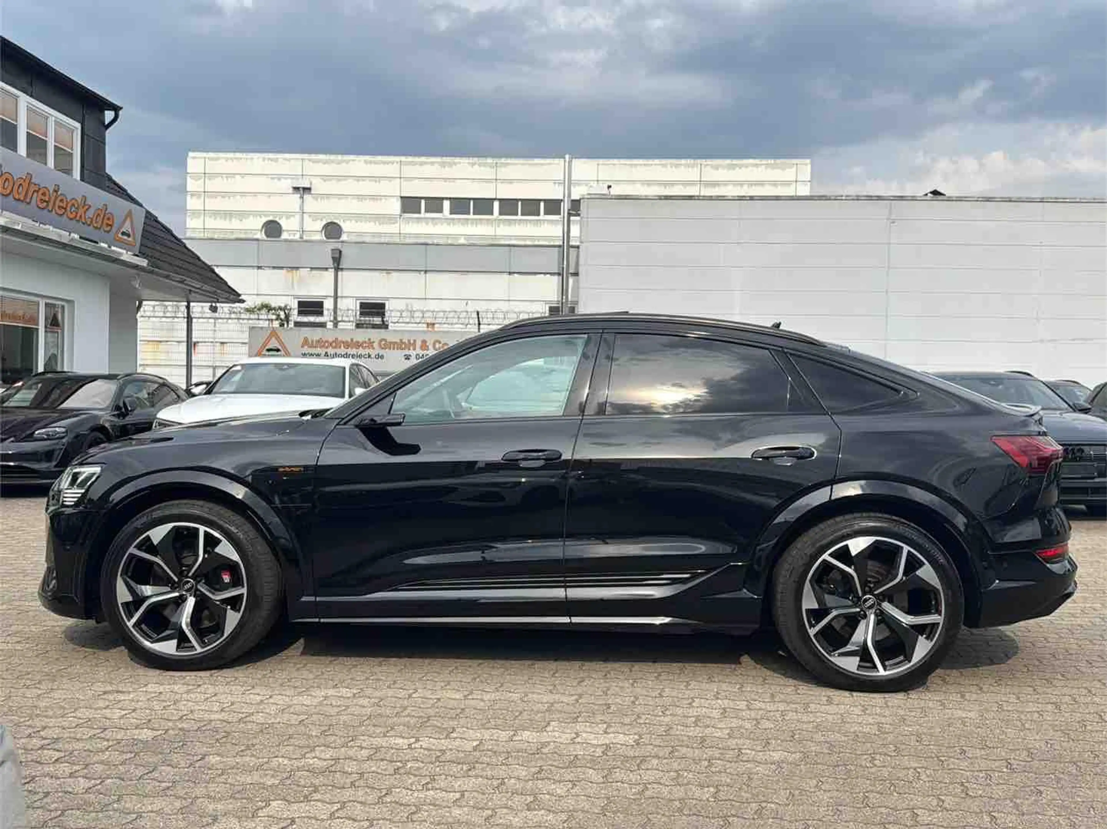 Audi e-tron portback S ACC AHK HuD PANO MASSAGE B&O — photo 12