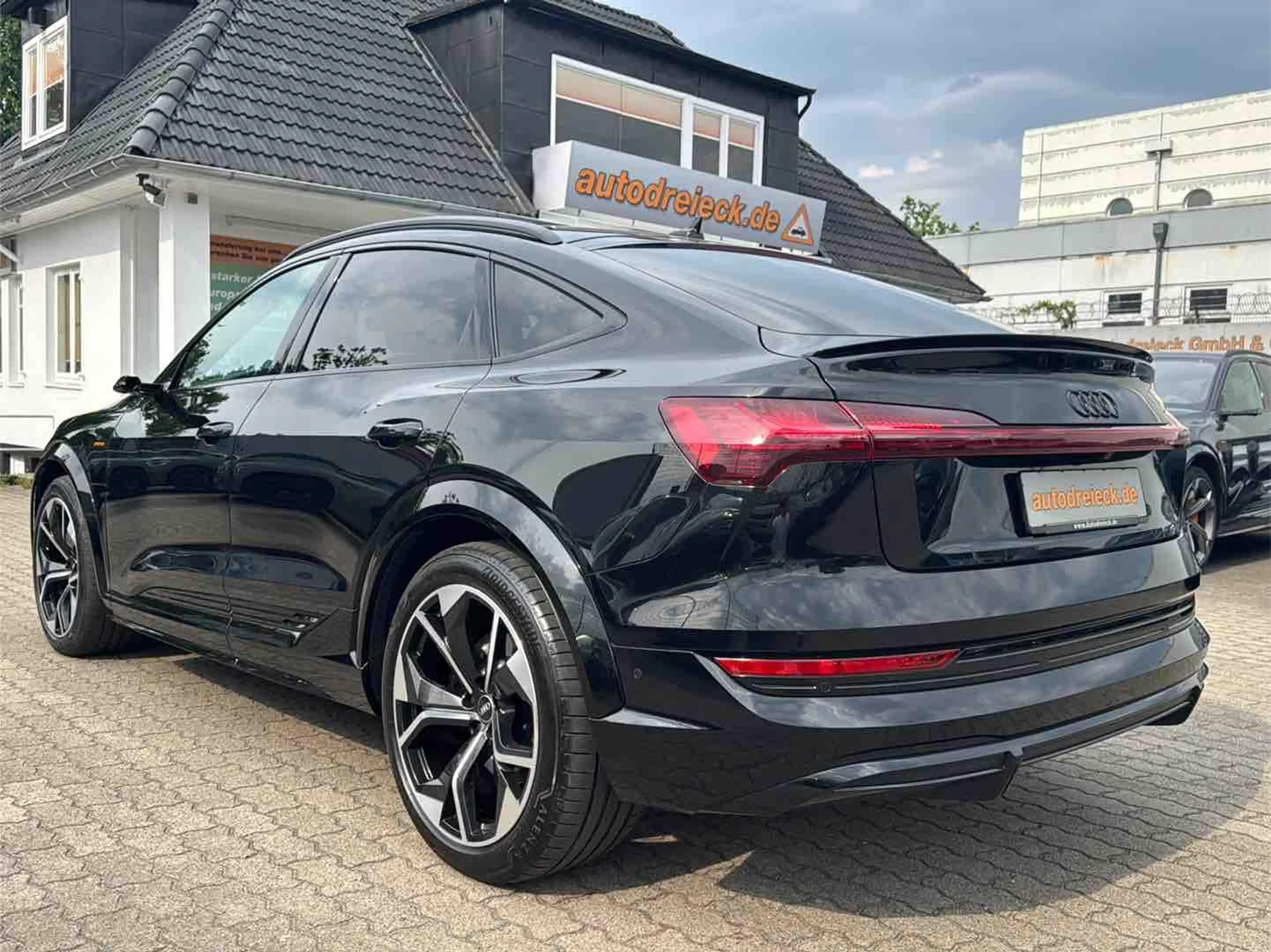 Audi e-tron portback S ACC AHK HuD PANO MASSAGE B&O — photo 11
