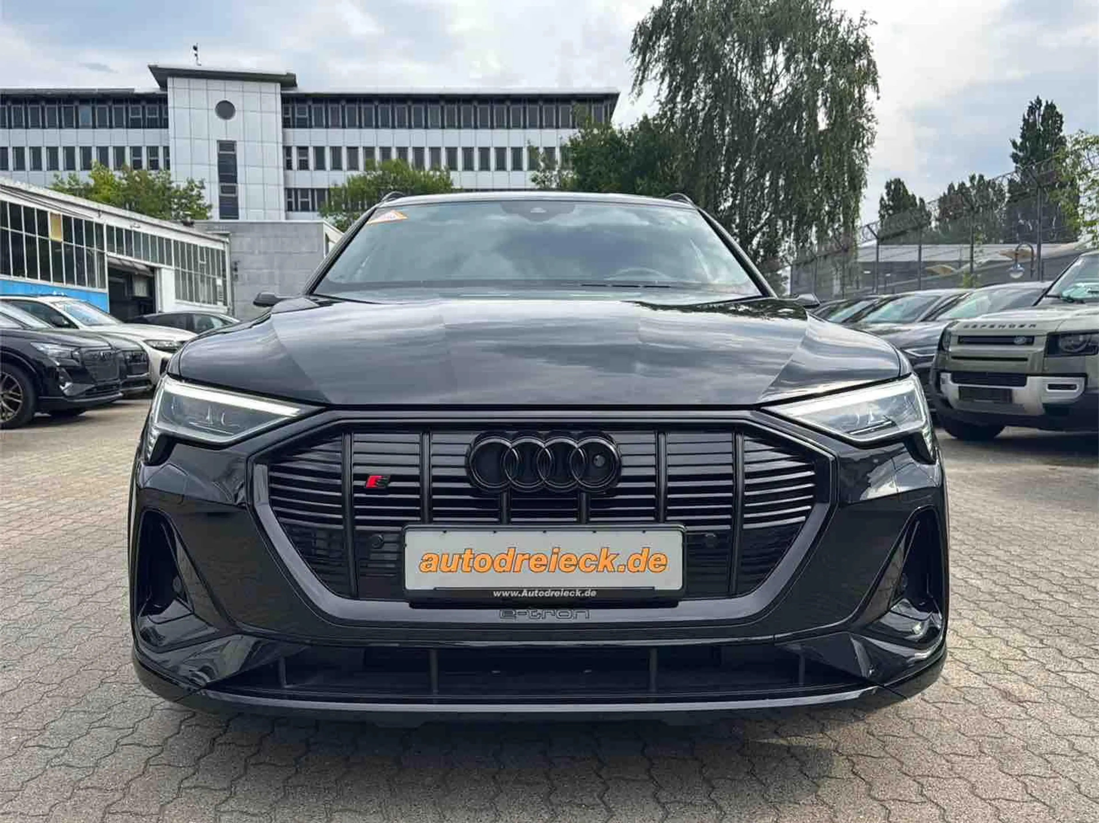 Audi e-tron portback S ACC AHK HuD PANO MASSAGE B&O — photo 4