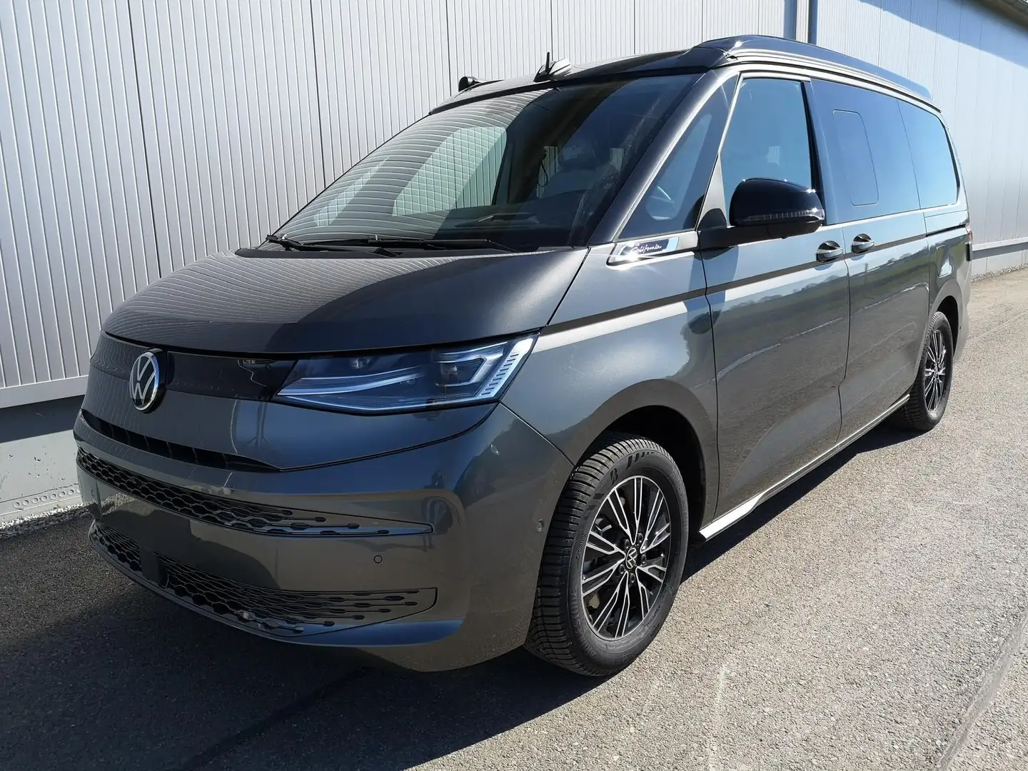 Volkswagen T7 California Beach Camper 2.0TSI DSG GV5 Premium+ 150 kW (20... Grau - 1