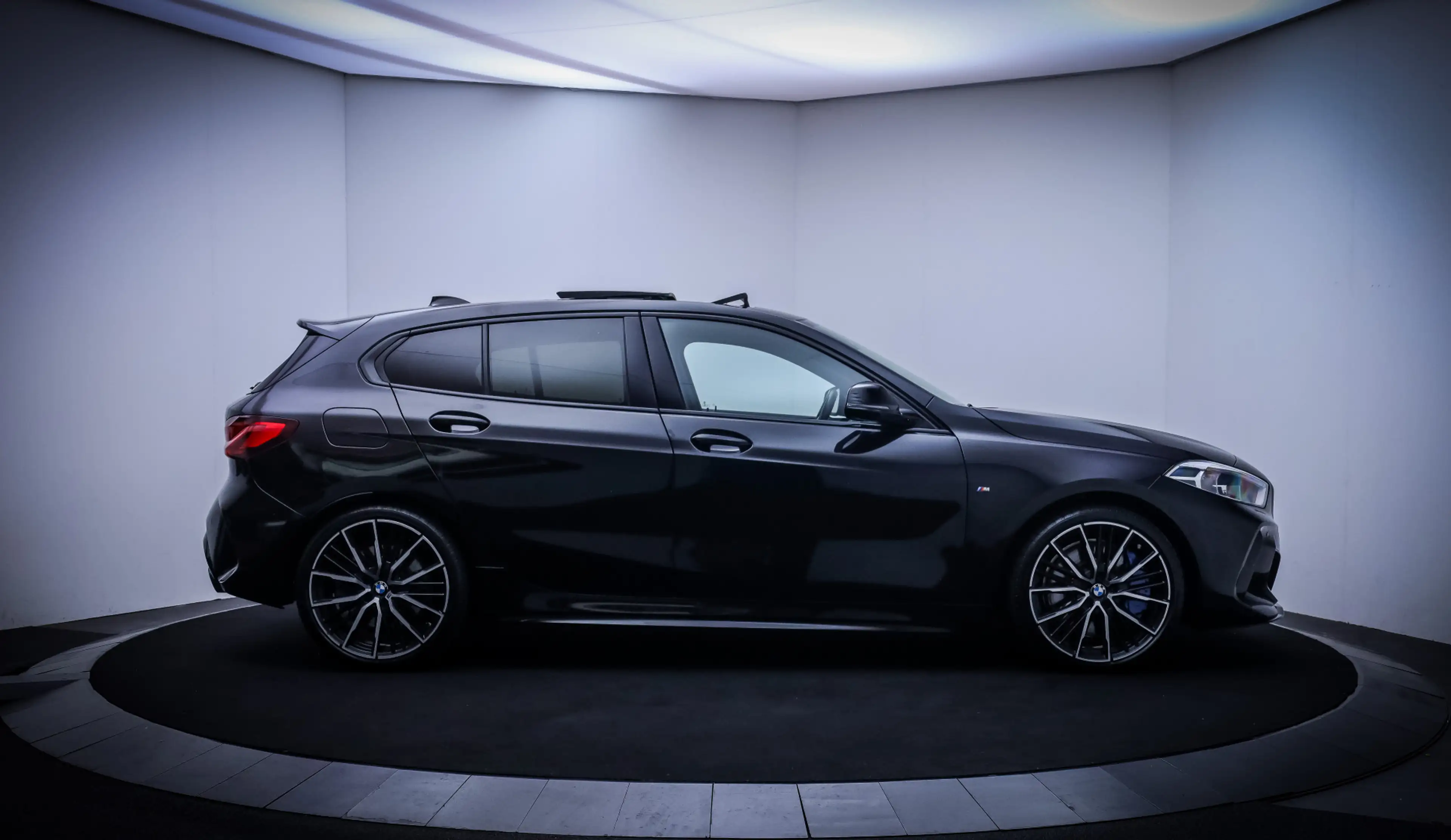 BMW 135 1-serie M135i xDrive HIGH Executive Edition PANO | — photo 4