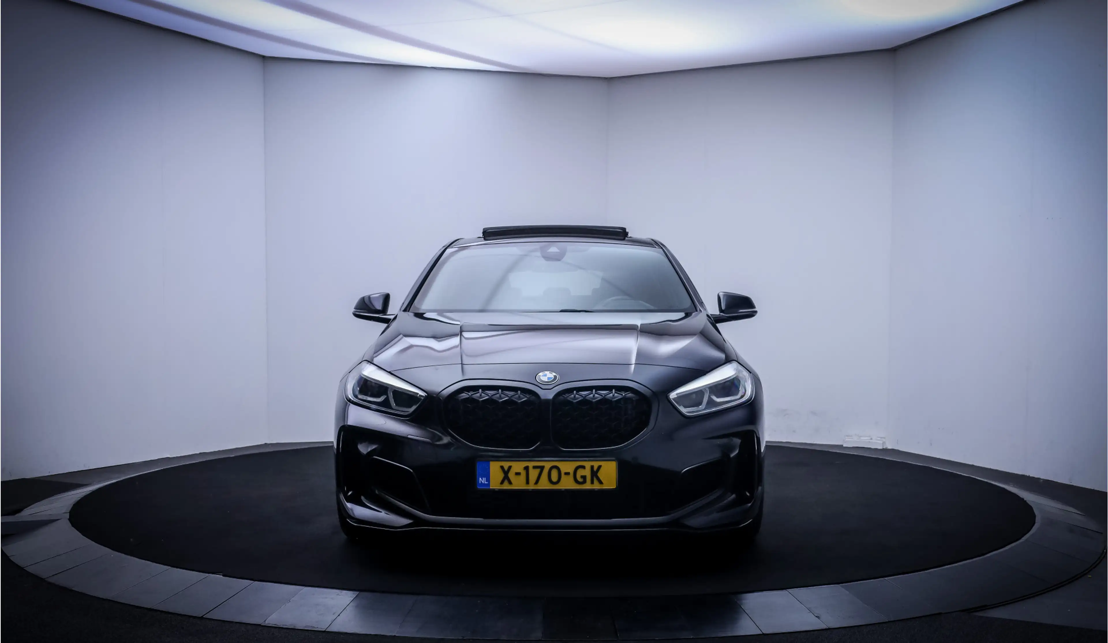BMW 135 1-serie M135i xDrive HIGH Executive Edition PANO | — photo 2