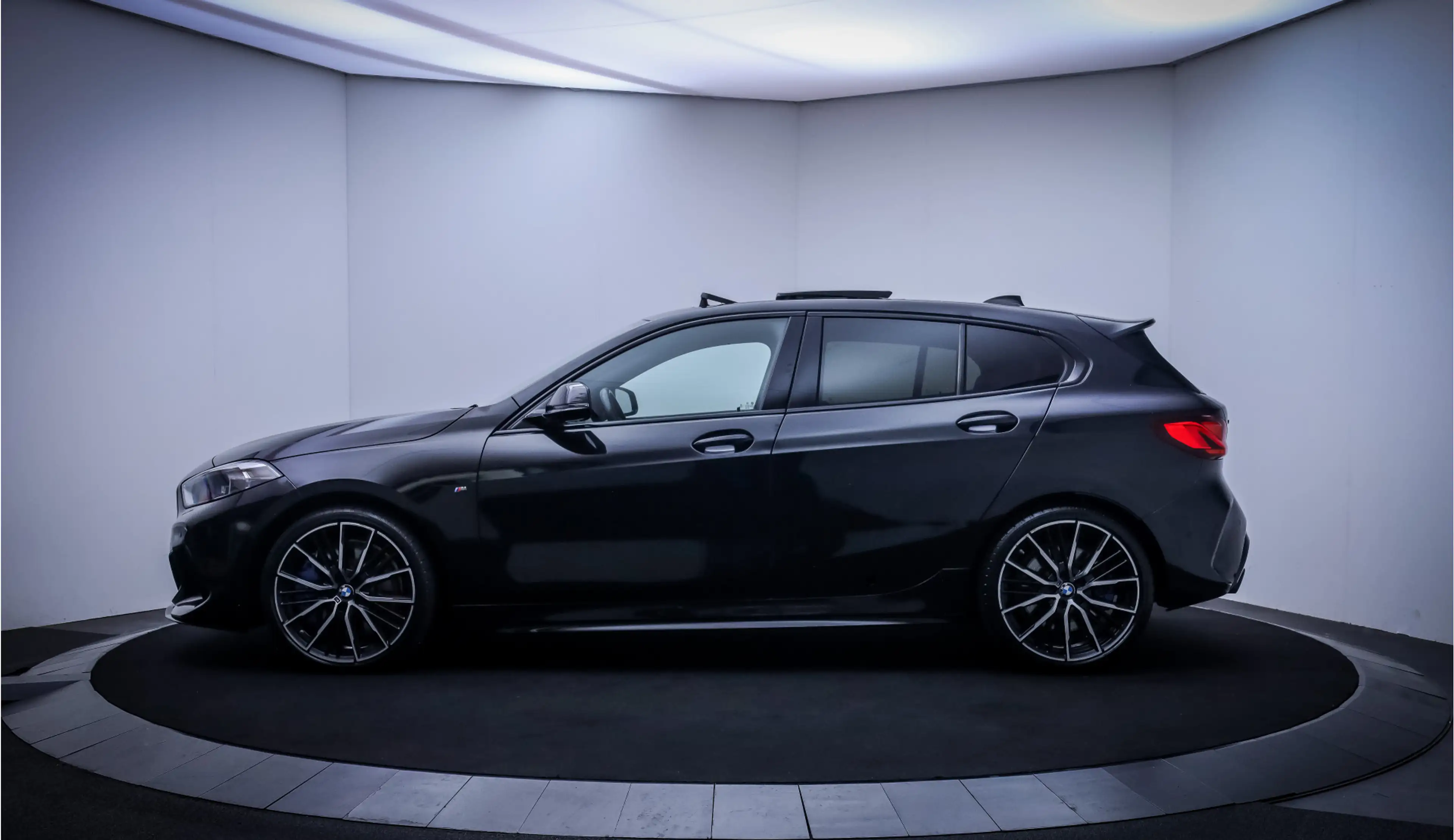BMW 135 1-serie M135i xDrive HIGH Executive Edition PANO | — photo 10