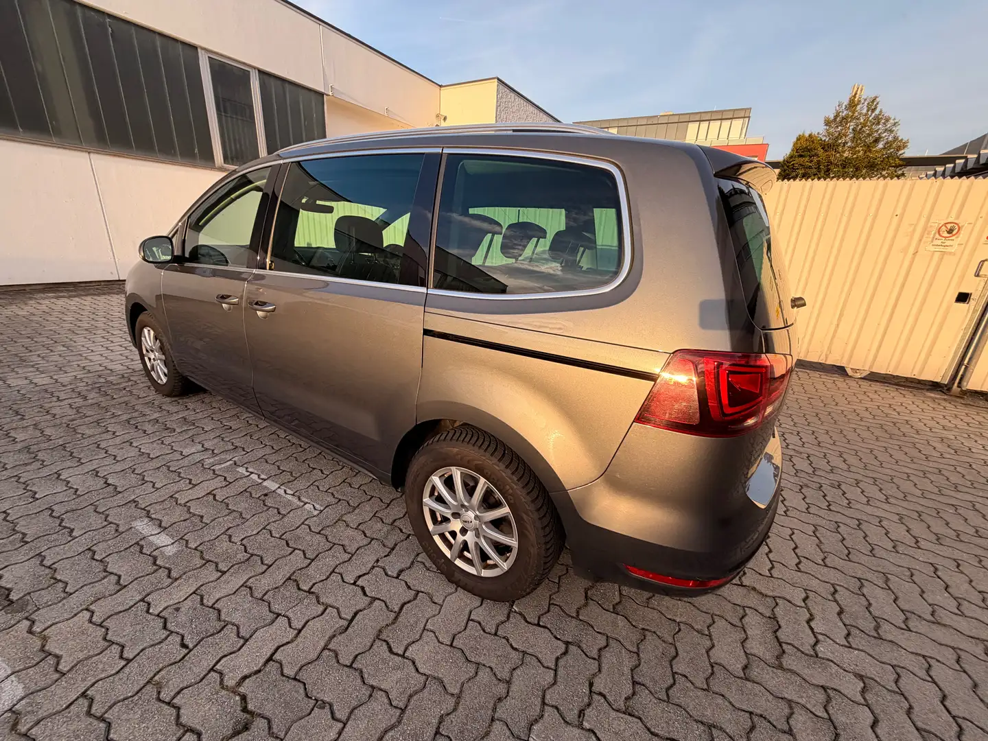 SEAT Alhambra Alhambra Style 2,0 TDI DSG Style Grau - 2