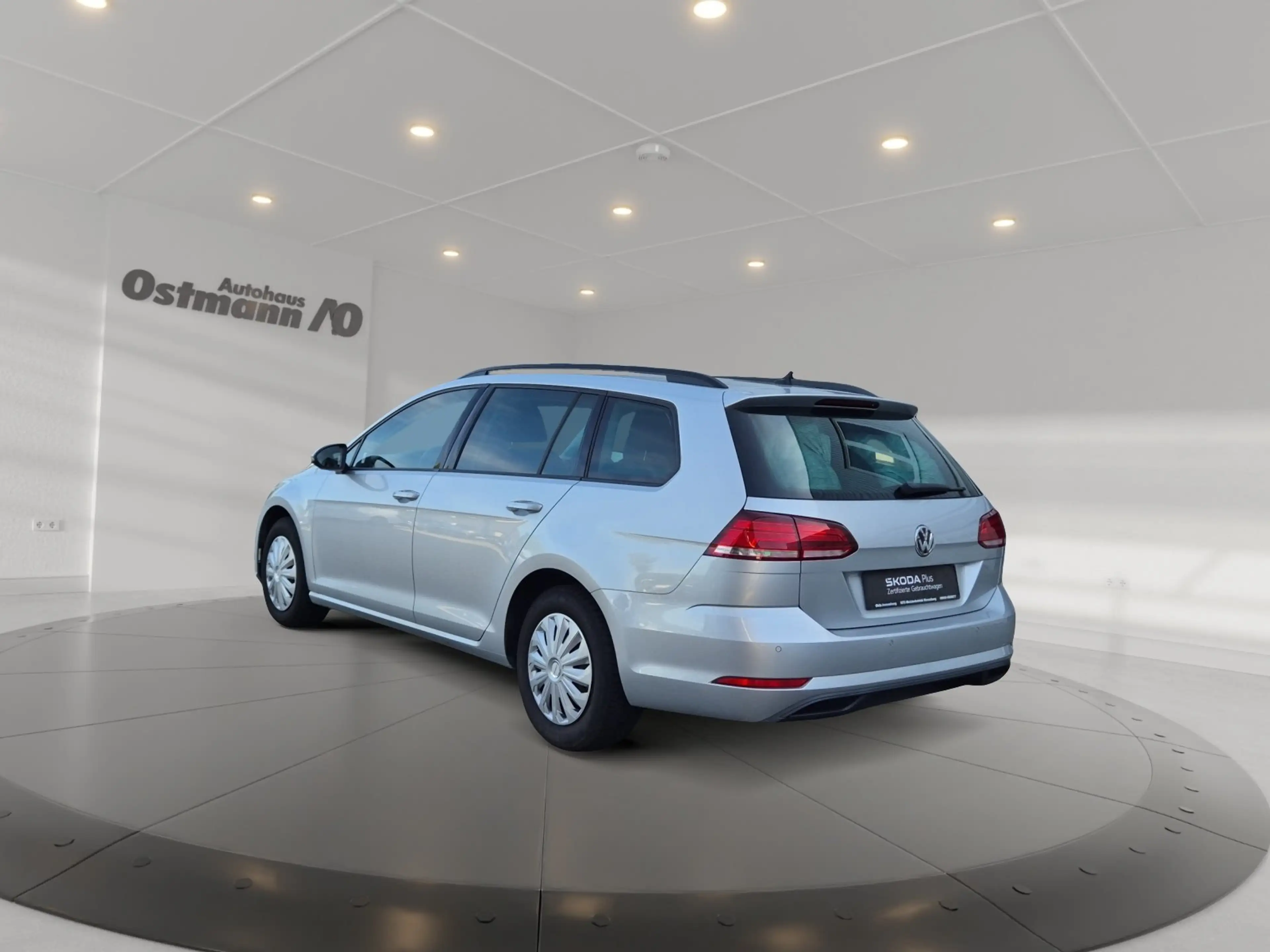 Volkswagen Golf Variant Golf VII Variant Trendline 85kW TDI *NAVI*PDC*SHZ — photo 4