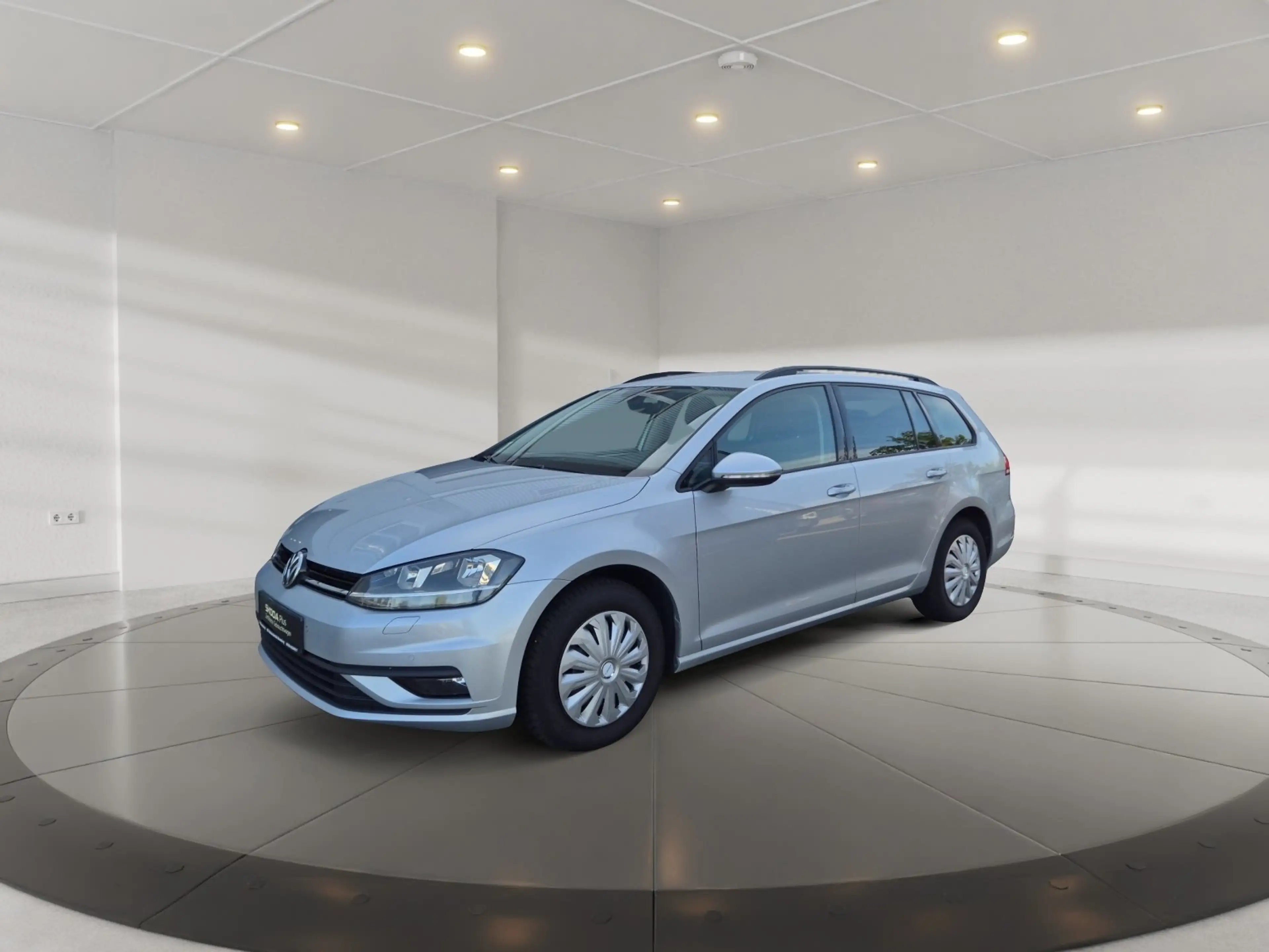 Volkswagen Golf Variant Golf VII Variant Trendline 85kW TDI *NAVI*PDC*SHZ — photo 2