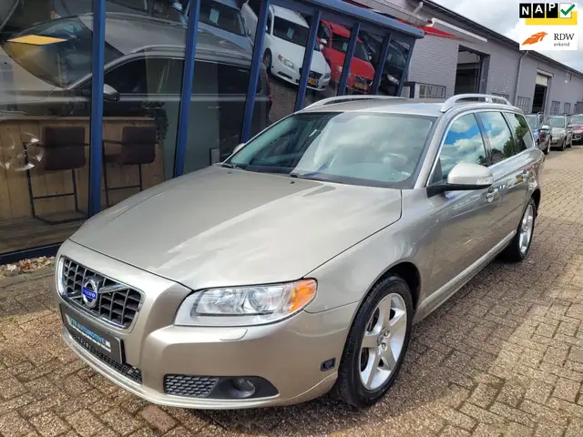 Volvo V70 2.5FT Summum 230PK LEER / XENON / TREKHAAK