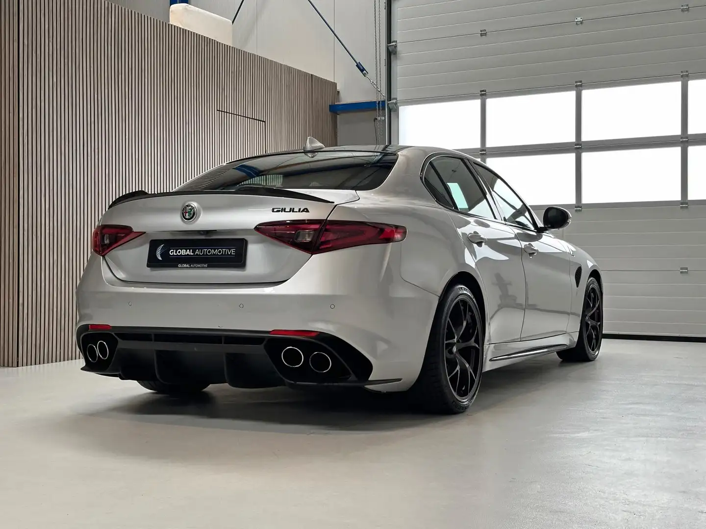 Alfa Romeo Giulia 2.9 V6 Quadrifoglio - 510 PK Grijs - 2