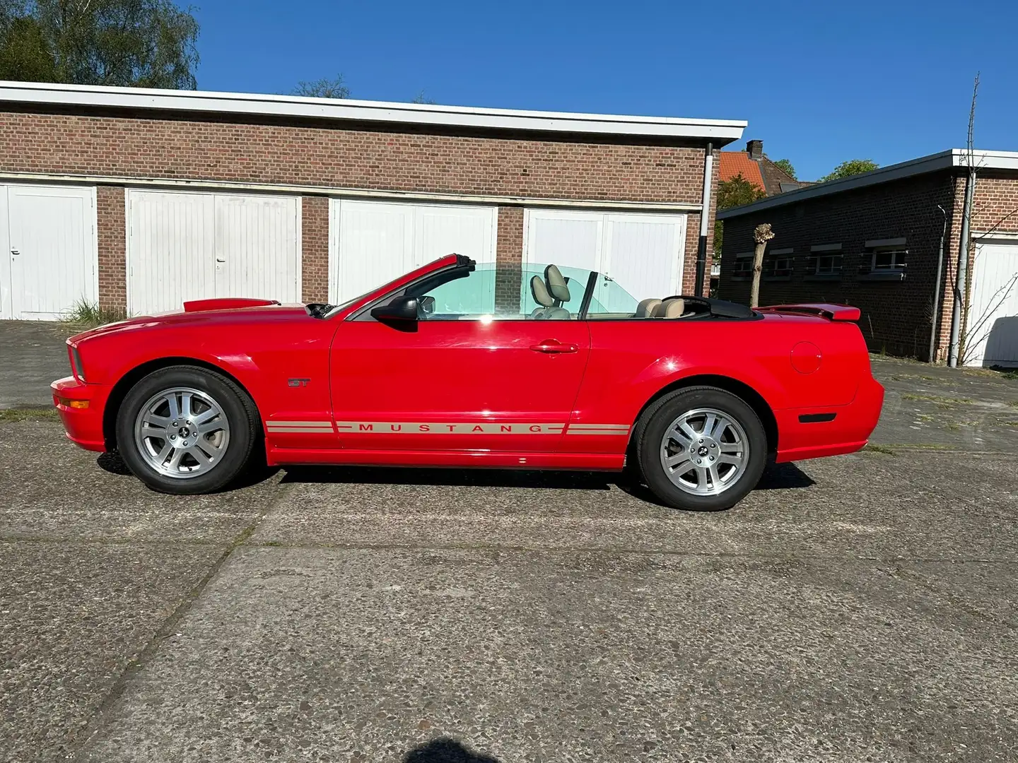 Ford Mustang Cabrio V8 GT Roşu - 2