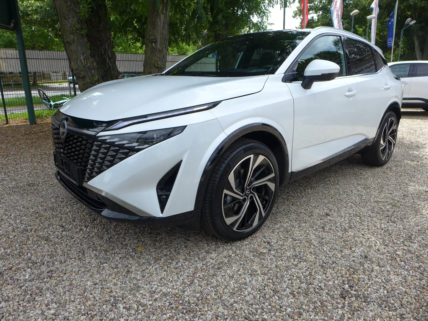 Nissan Qashqai 1.3 DIG-T MHEV Xtronic Tekna+ Facelift Weiß - 1