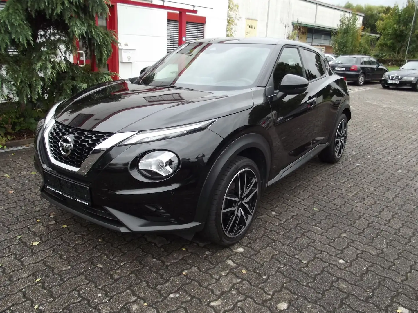 Nissan Juke N-Connecta NAVI KAMERA AHK S+W ALU ACC Schwarz - 1