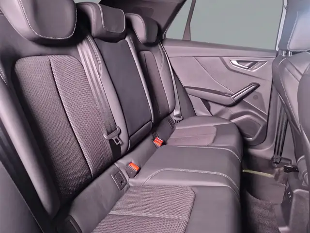 Audi Q2 view 8