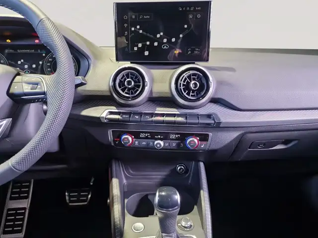 Audi Q2 view 12