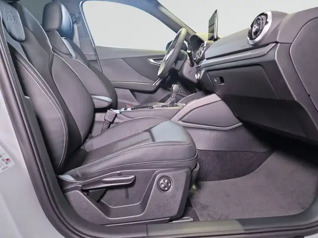 Audi Q2 view 9