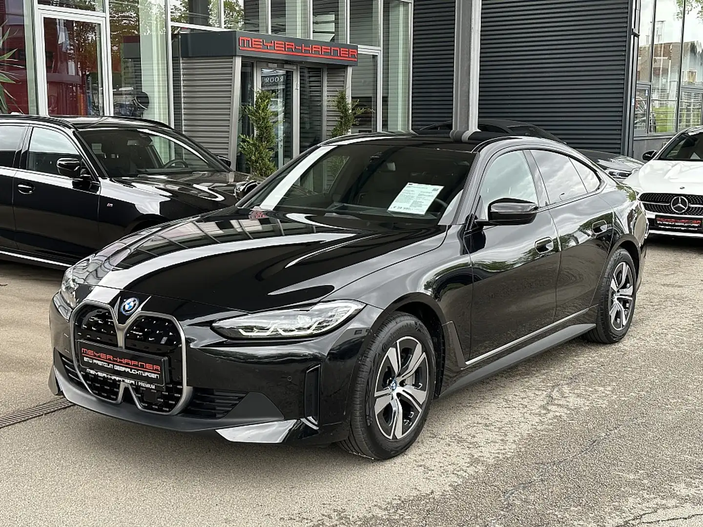 BMW i4 Gran Coupe eDrive35 67kWh Schwarz - 1