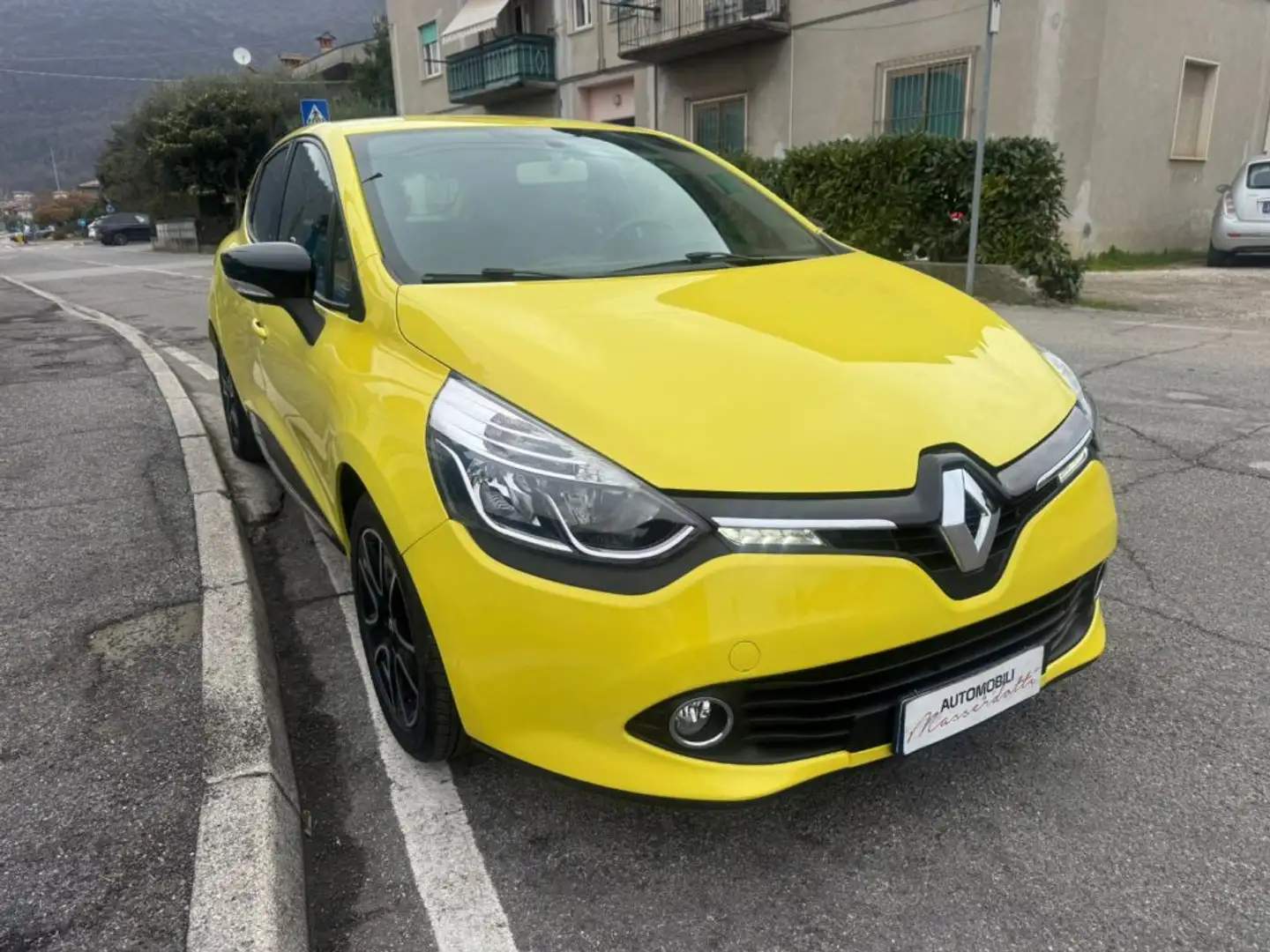 Renault Clio 0.9 TCe 12V 90CV Start&Stop 5 porte Energy Jaune - 2