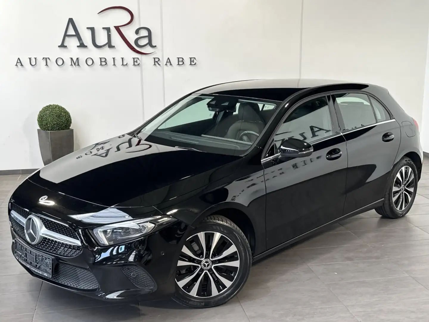Mercedes-Benz A 250 Style NAV+LED+WIDESCREEN+CARPLAY+DISTRONIC Schwarz - 2