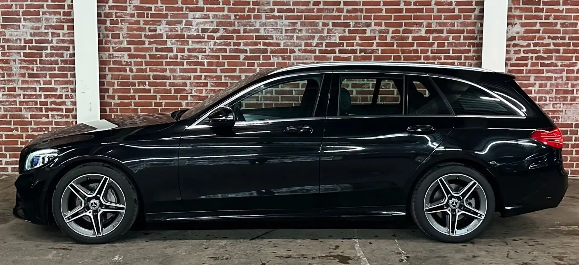 Mercedes-Benz C 220 d T-Modell 9G AMG LED/AHK/PANO/SPUR/R.Kam Schwarz - 2