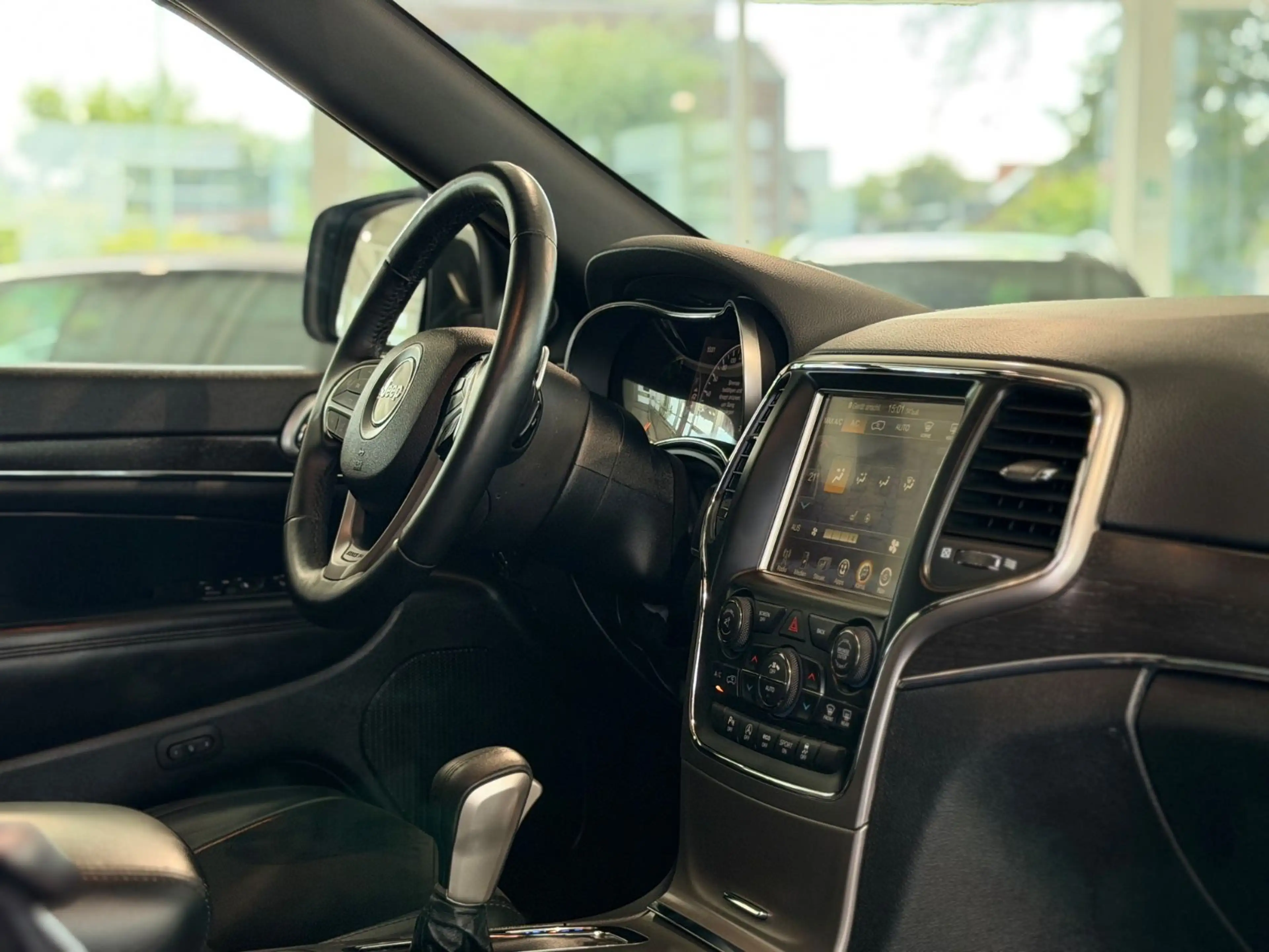 Jeep Grand Cherokee 3.0 CRD Limited*NAVI*RFK*S-DACH* — photo 15