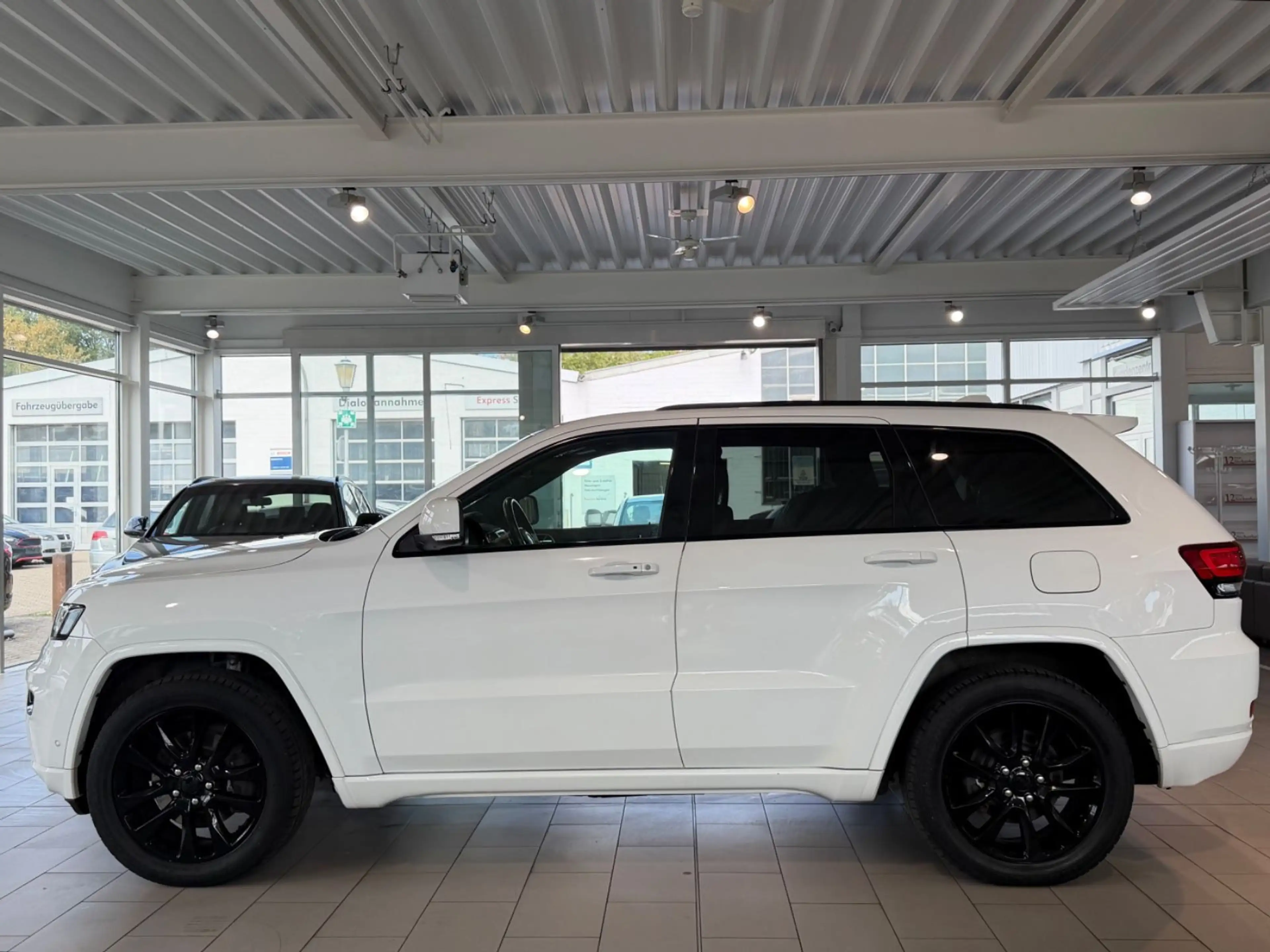 Jeep Grand Cherokee 3.0 CRD Limited*NAVI*RFK*S-DACH* — photo 2