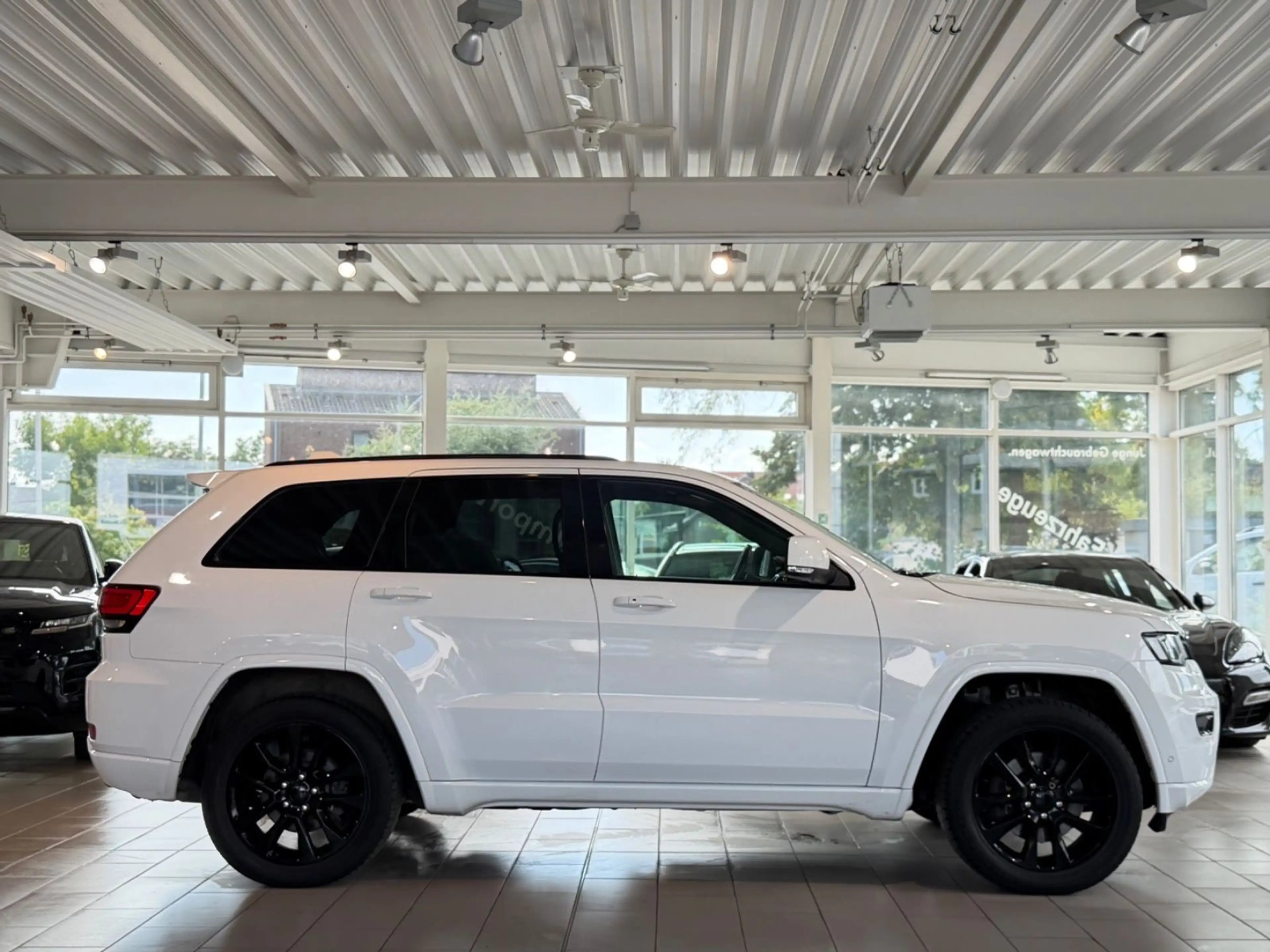 Jeep Grand Cherokee 3.0 CRD Limited*NAVI*RFK*S-DACH* — photo 5