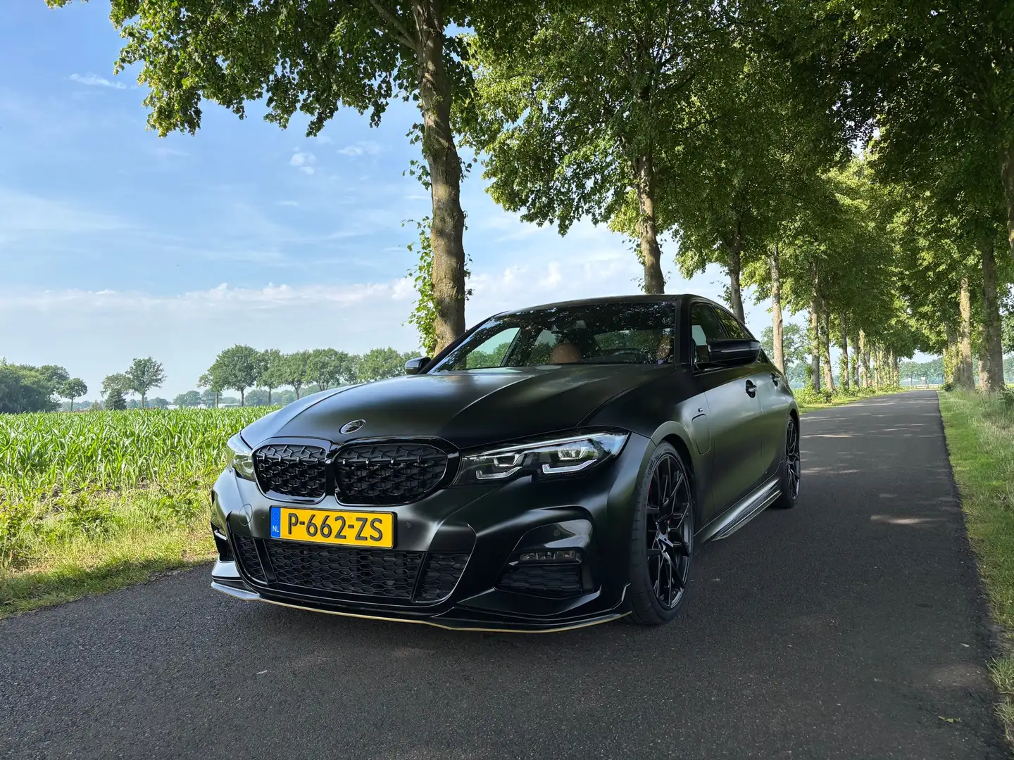 BMW 320 320e M - NL - Individual frozen black Zwart - 2