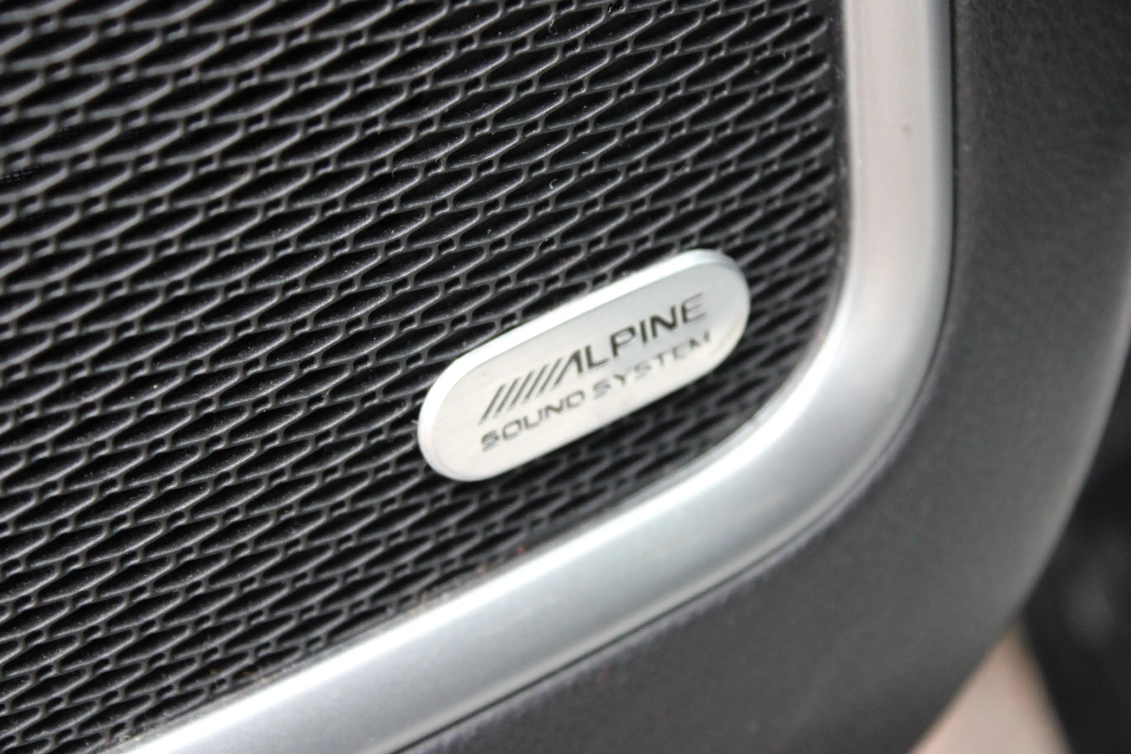 Jeep Compass 4xe 240 Plug-in Hybrid Electric Upland — photo 8