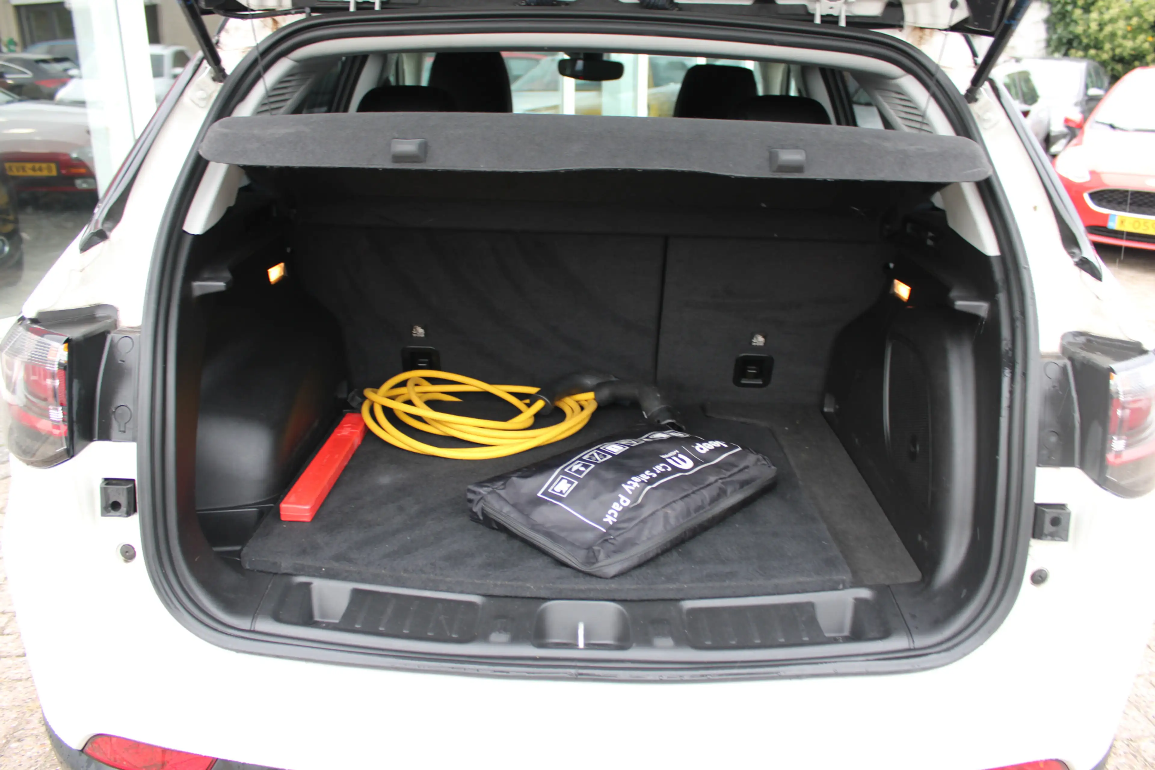 Jeep Compass 4xe 240 Plug-in Hybrid Electric Upland — photo 32