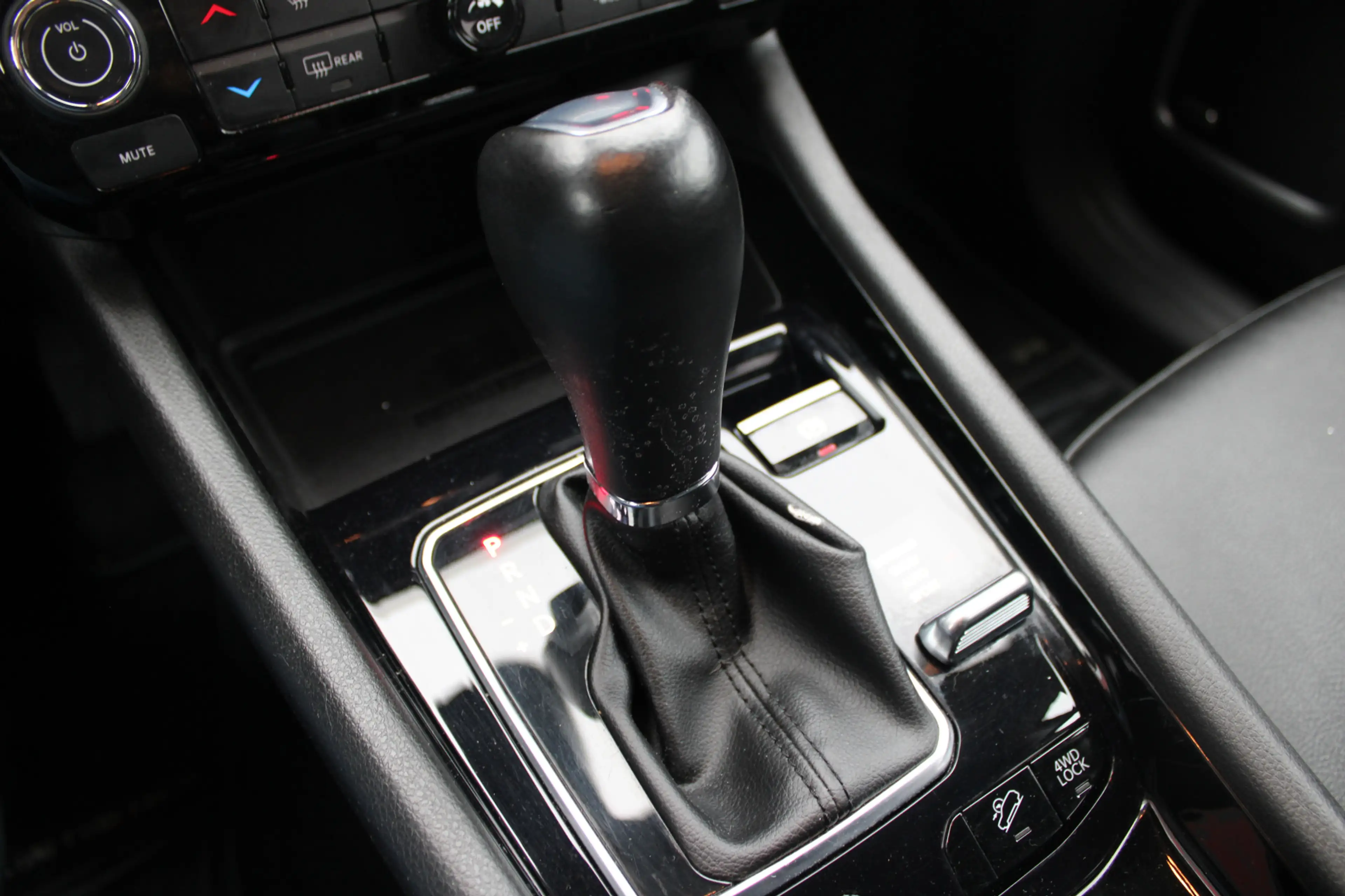 Jeep Compass 4xe 240 Plug-in Hybrid Electric Upland — photo 17