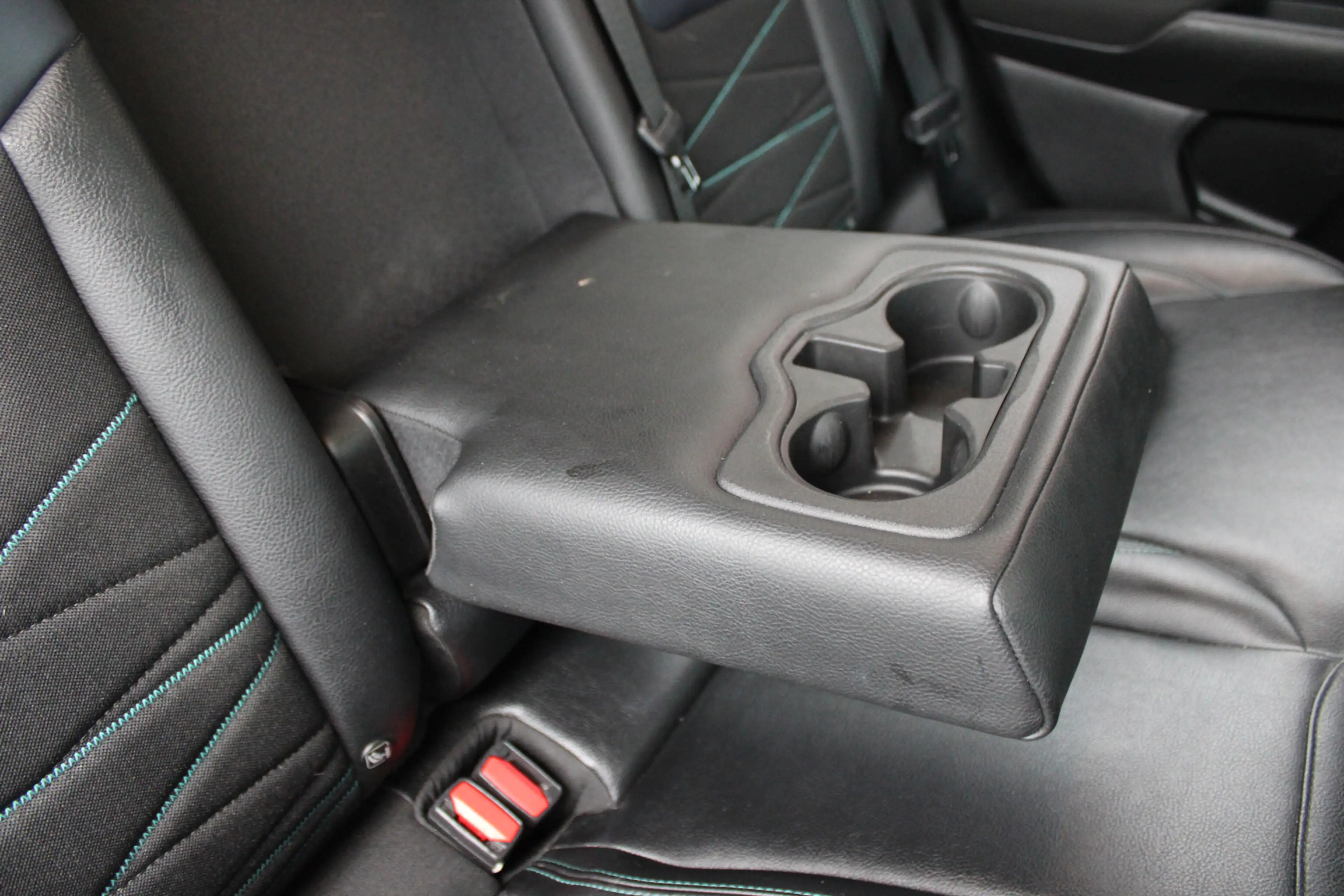 Jeep Compass 4xe 240 Plug-in Hybrid Electric Upland — photo 29