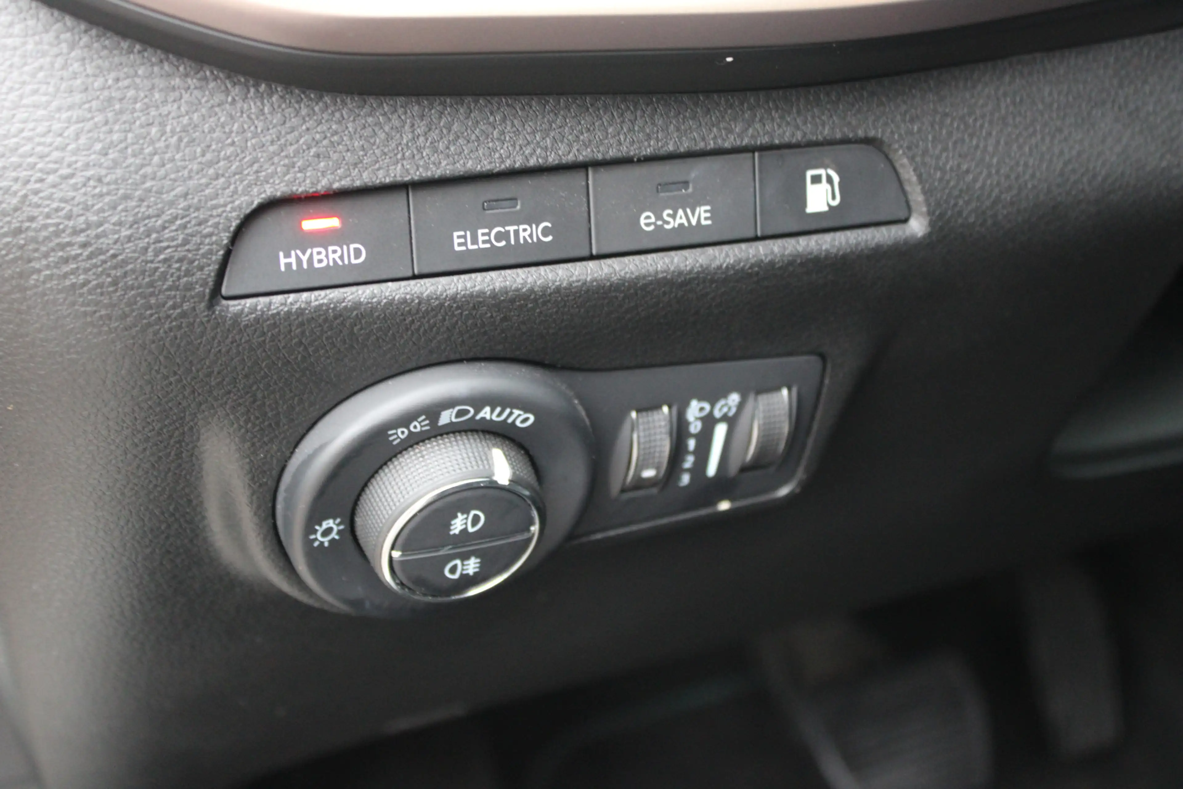 Jeep Compass 4xe 240 Plug-in Hybrid Electric Upland — photo 9