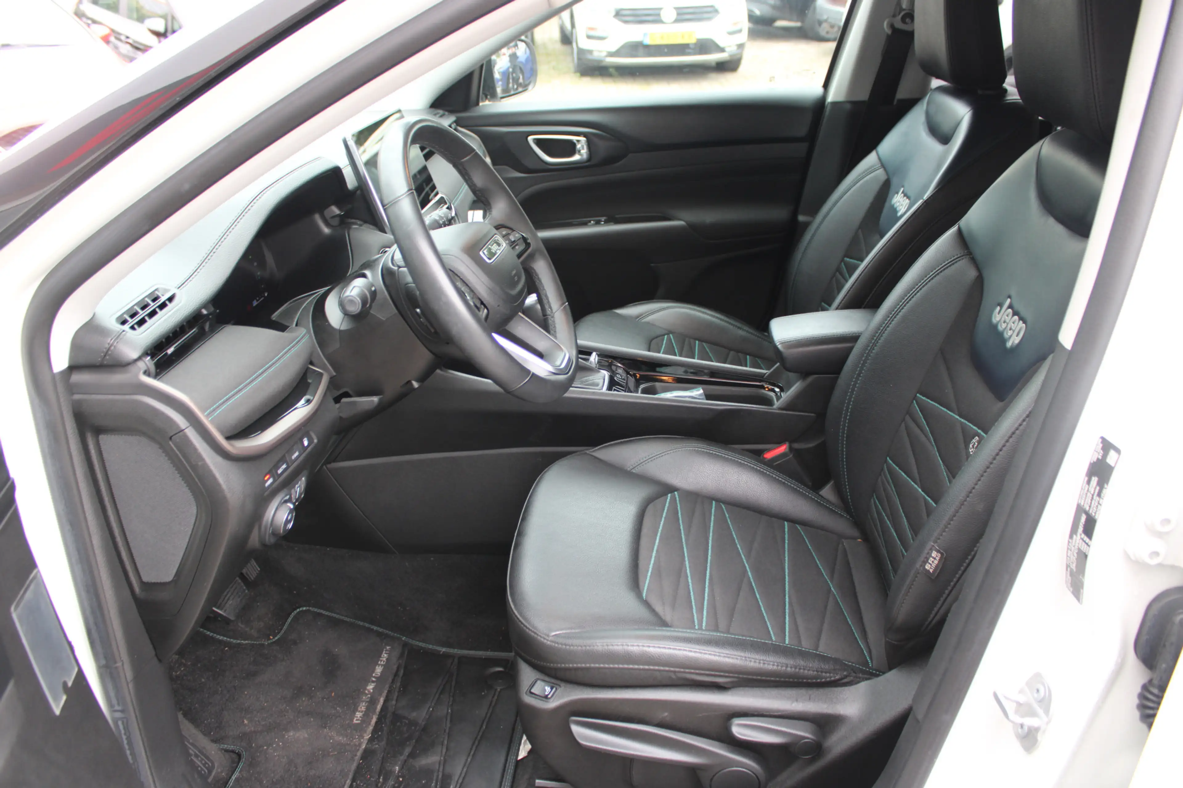 Jeep Compass 4xe 240 Plug-in Hybrid Electric Upland — photo 5