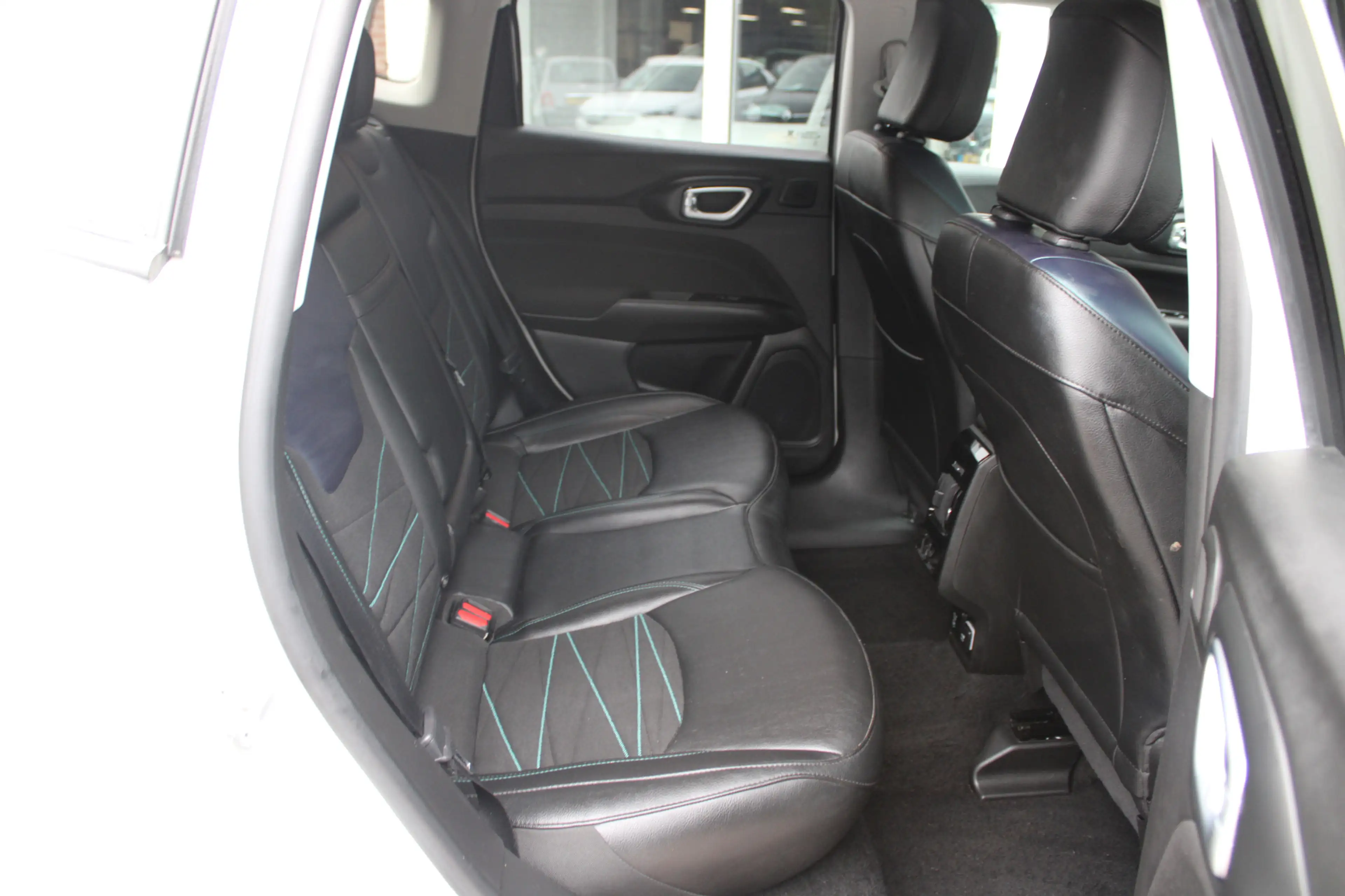 Jeep Compass 4xe 240 Plug-in Hybrid Electric Upland — photo 27