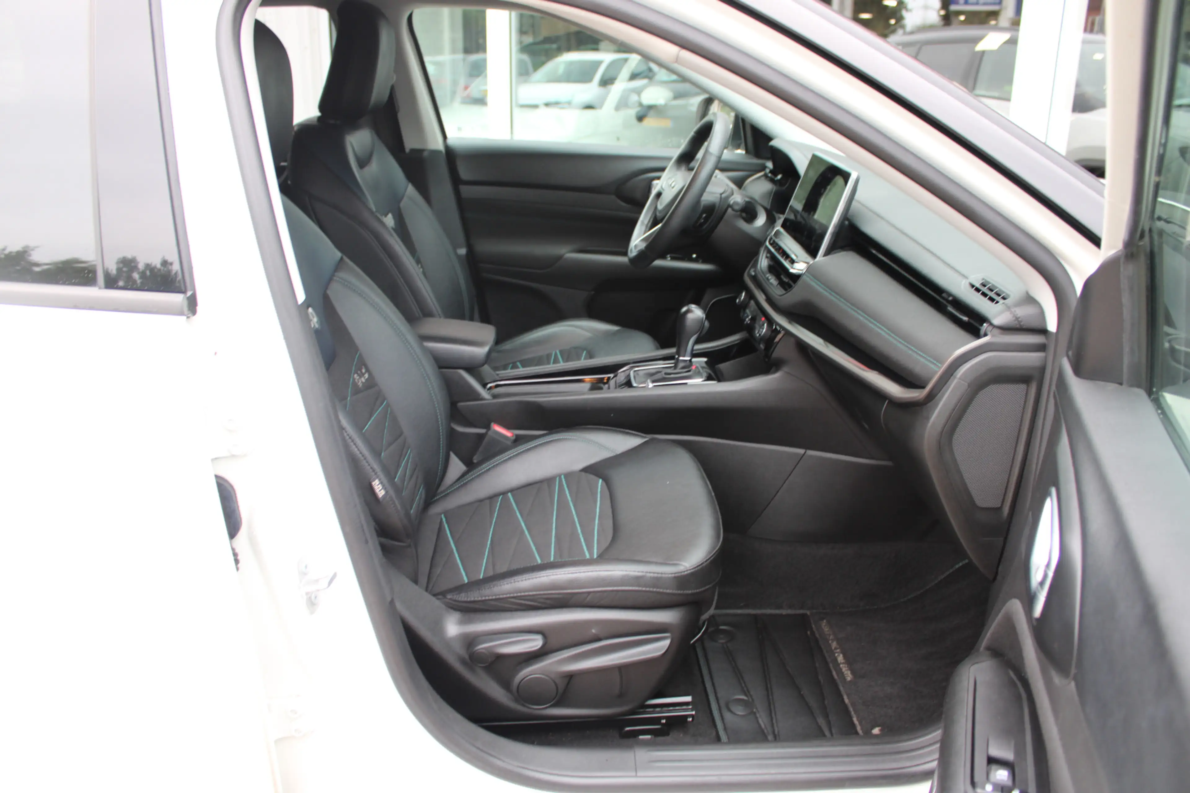 Jeep Compass 4xe 240 Plug-in Hybrid Electric Upland — photo 25
